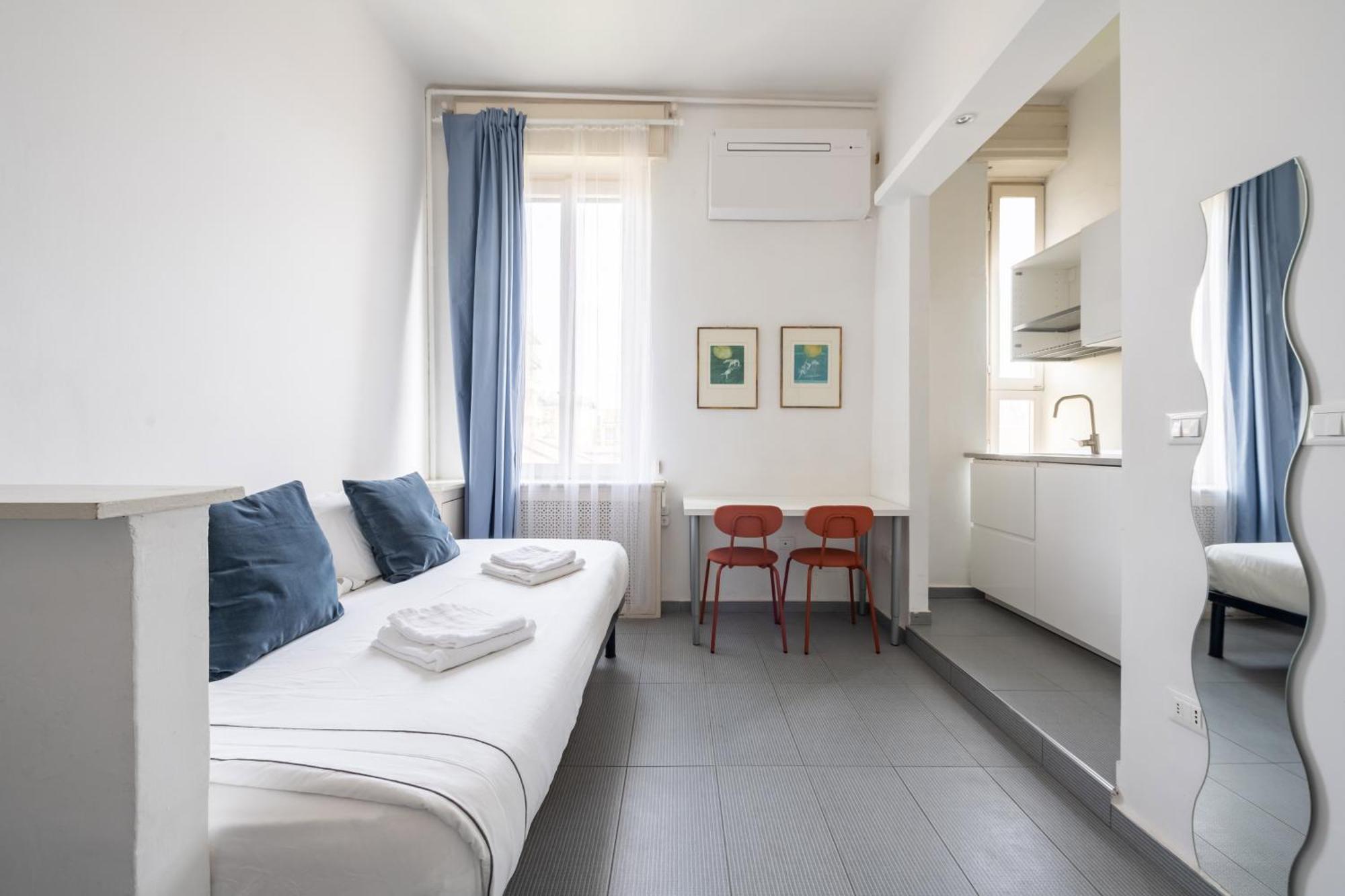 Tiny House In Sant' Ambrogio Apartment Milan