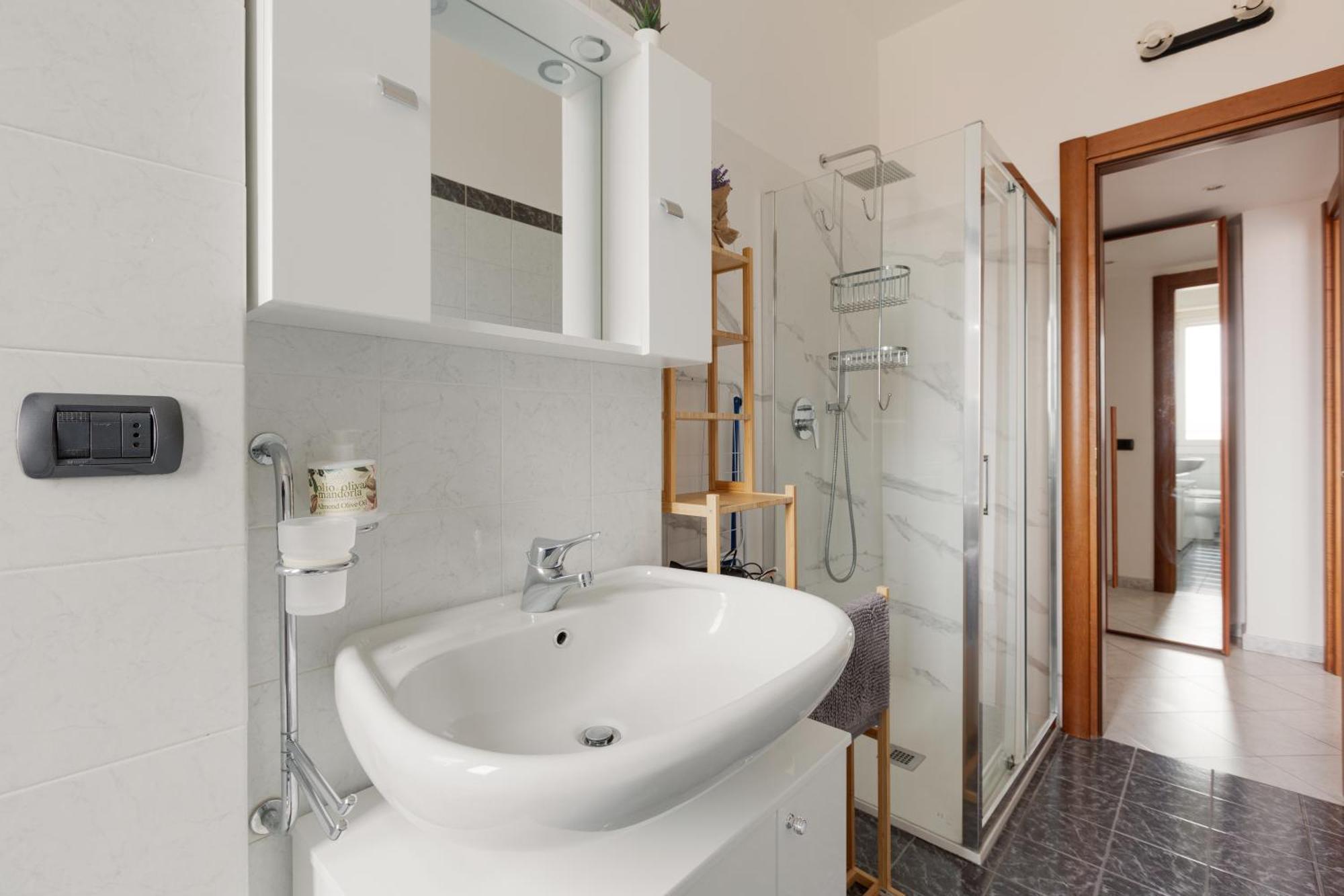 Apartment Piazzale Brescia- Cosy With Balcony Milan
