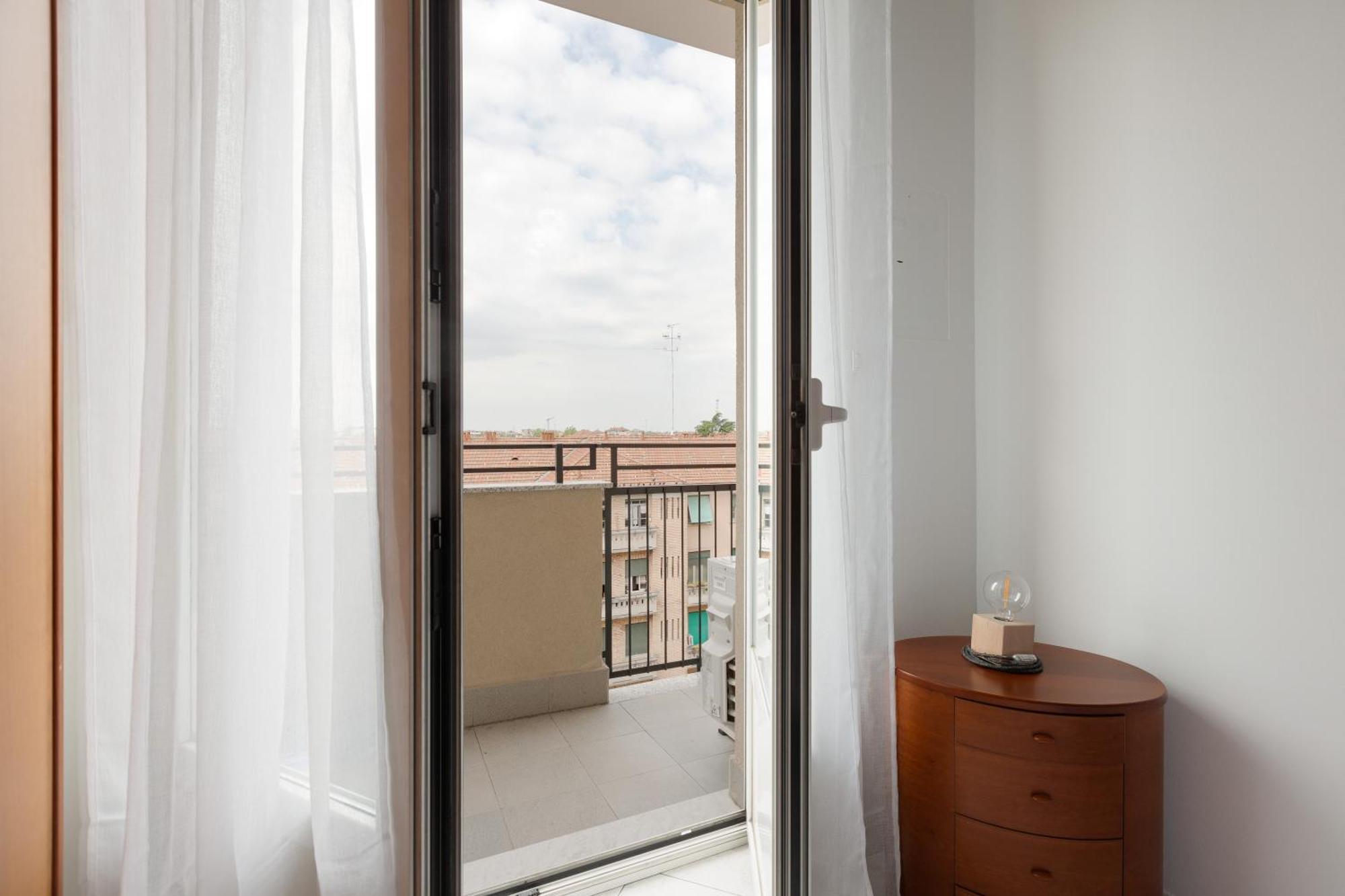 Piazzale Brescia- Cosy With Balcony Milan