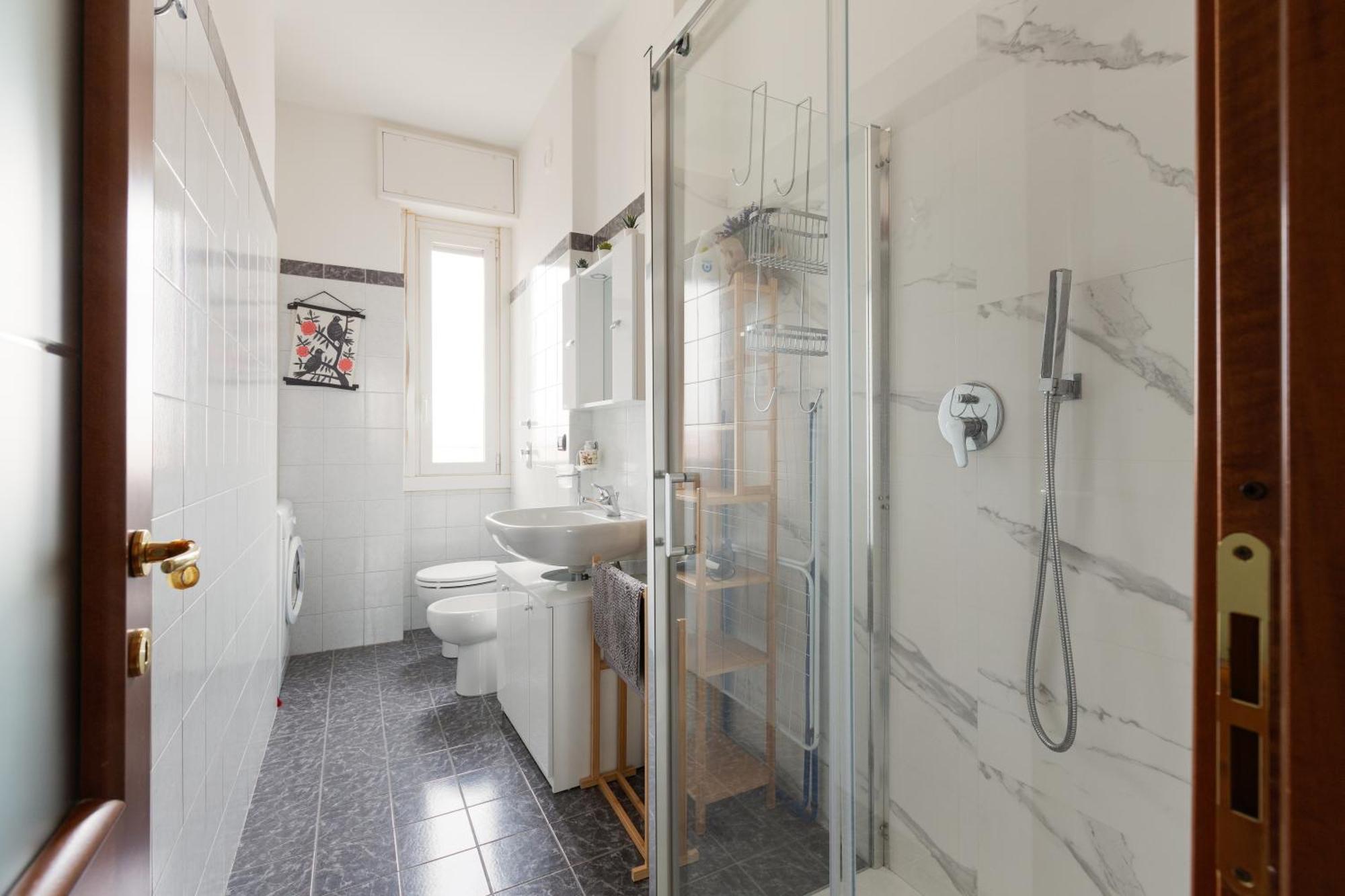 Apartment Piazzale Brescia- Cosy With Balcony Milan