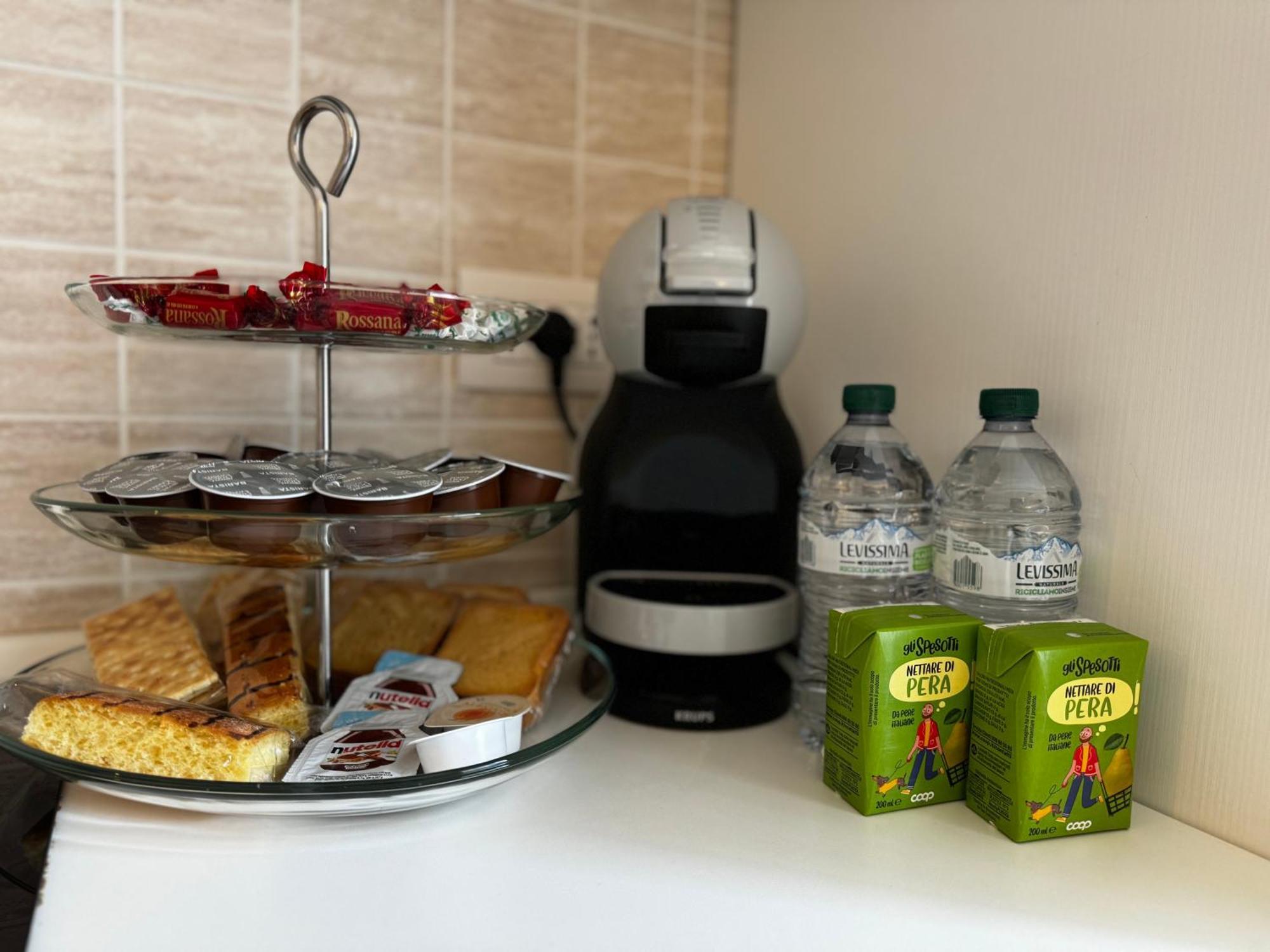 Regina In Sky Santa Giulia - Sky Tv, Wifi E Breakfast Box Apartamento