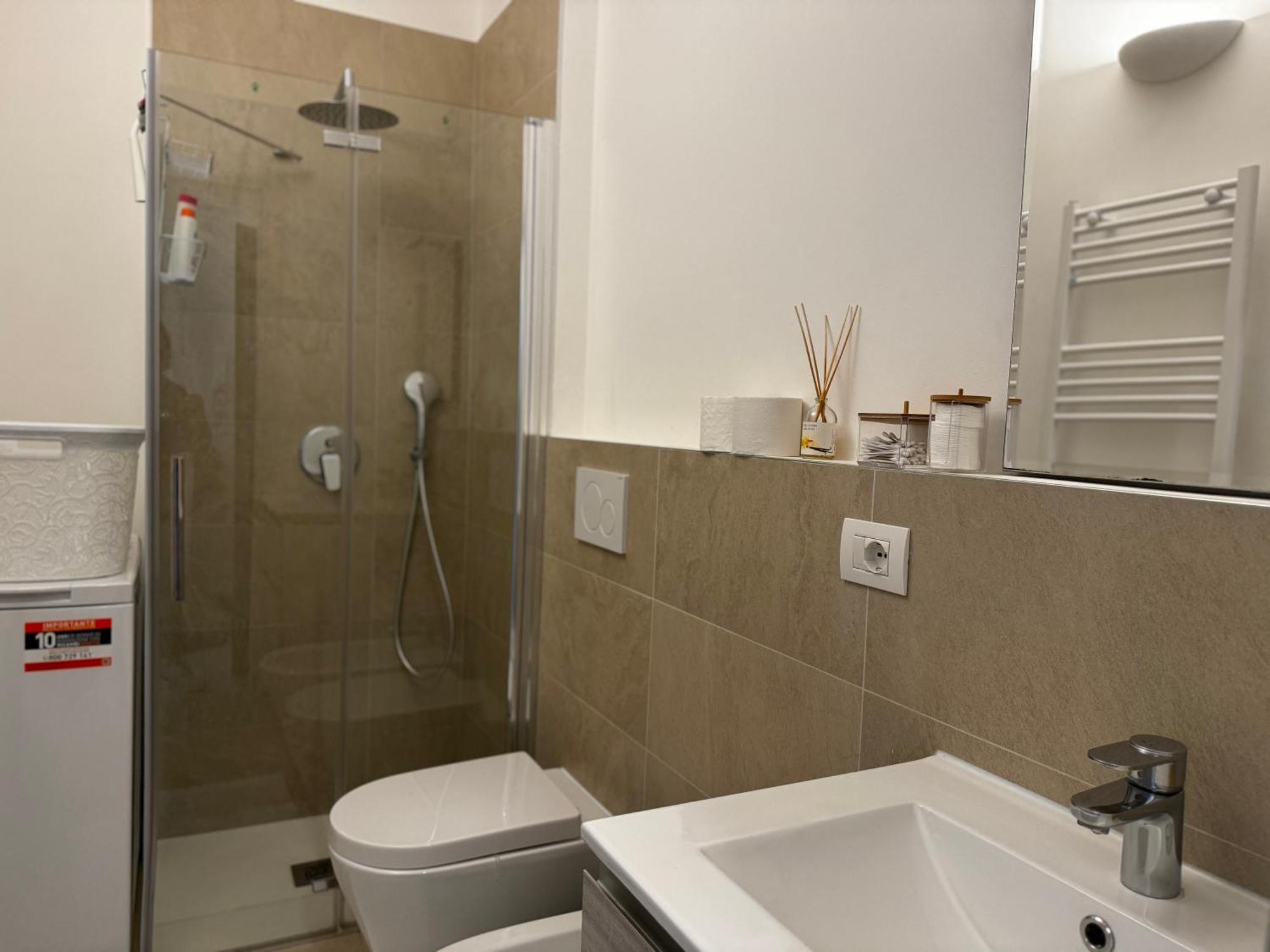 Regina In Sky Santa Giulia - Sky Tv, Wifi E Breakfast Box Apartamento *