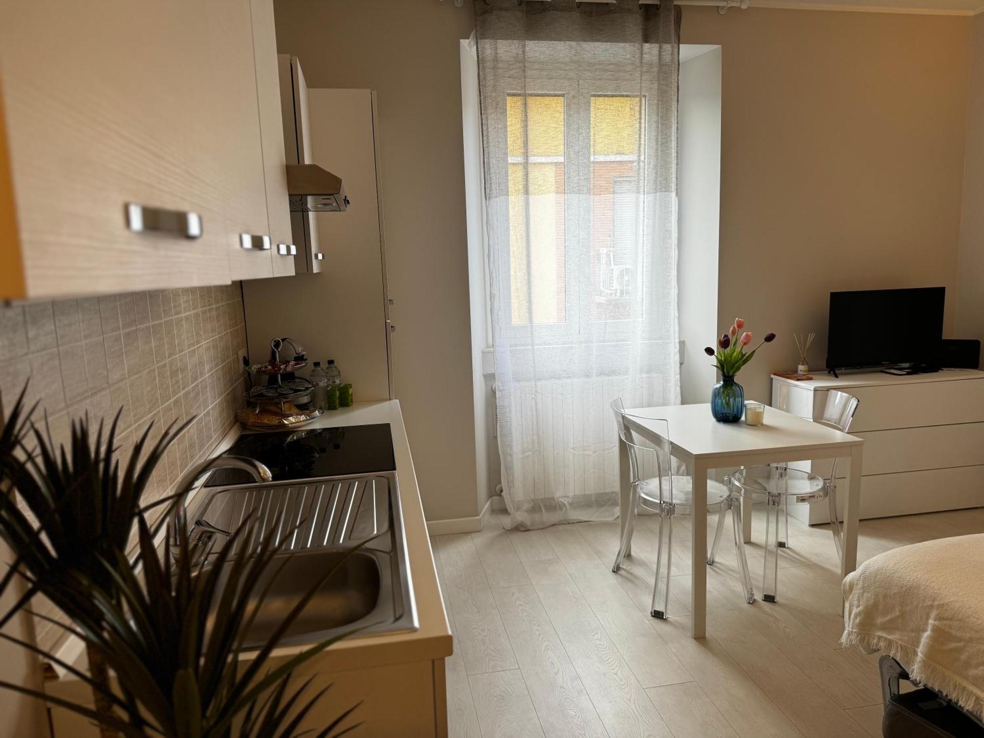 Apartamento Regina In Sky Santa Giulia - Sky Tv, Wifi E Breakfast Box