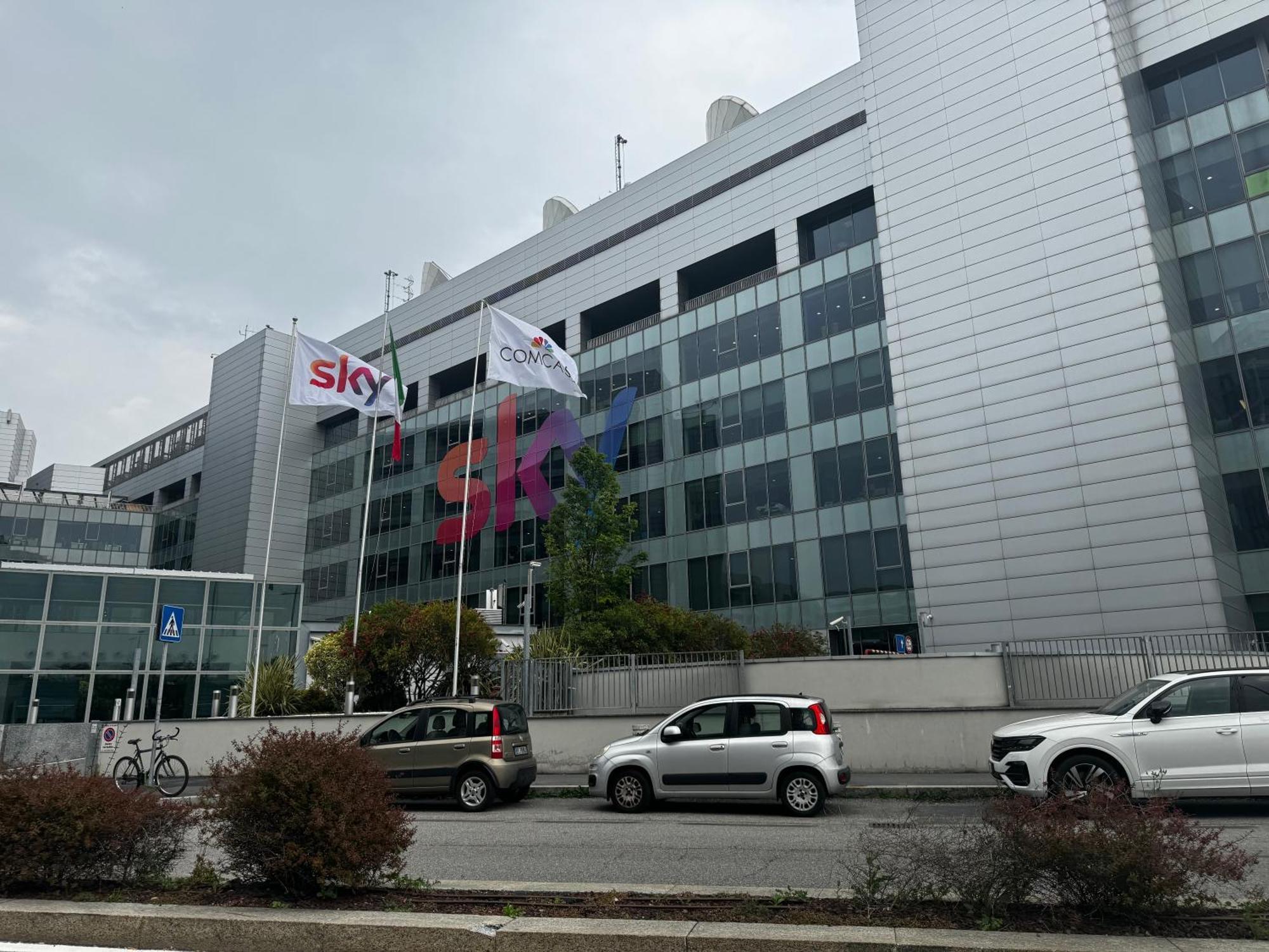 Regina In Sky Santa Giulia - Sky Tv, Wifi E Breakfast Box Apartamento