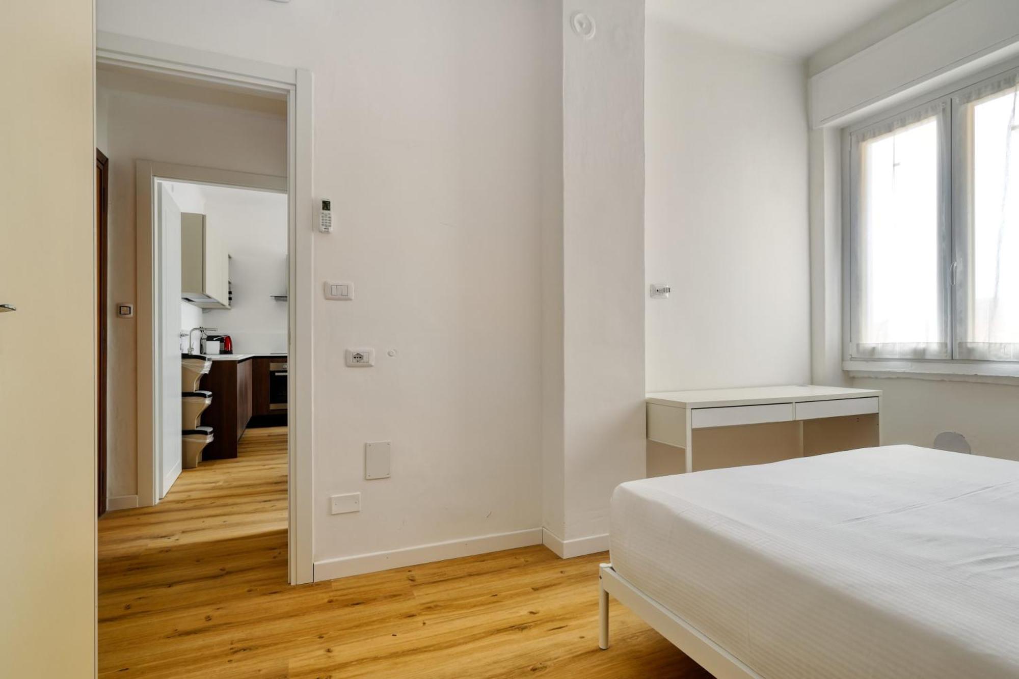 Joivy 1-bed With Balcony Near Subway Apartment Milan