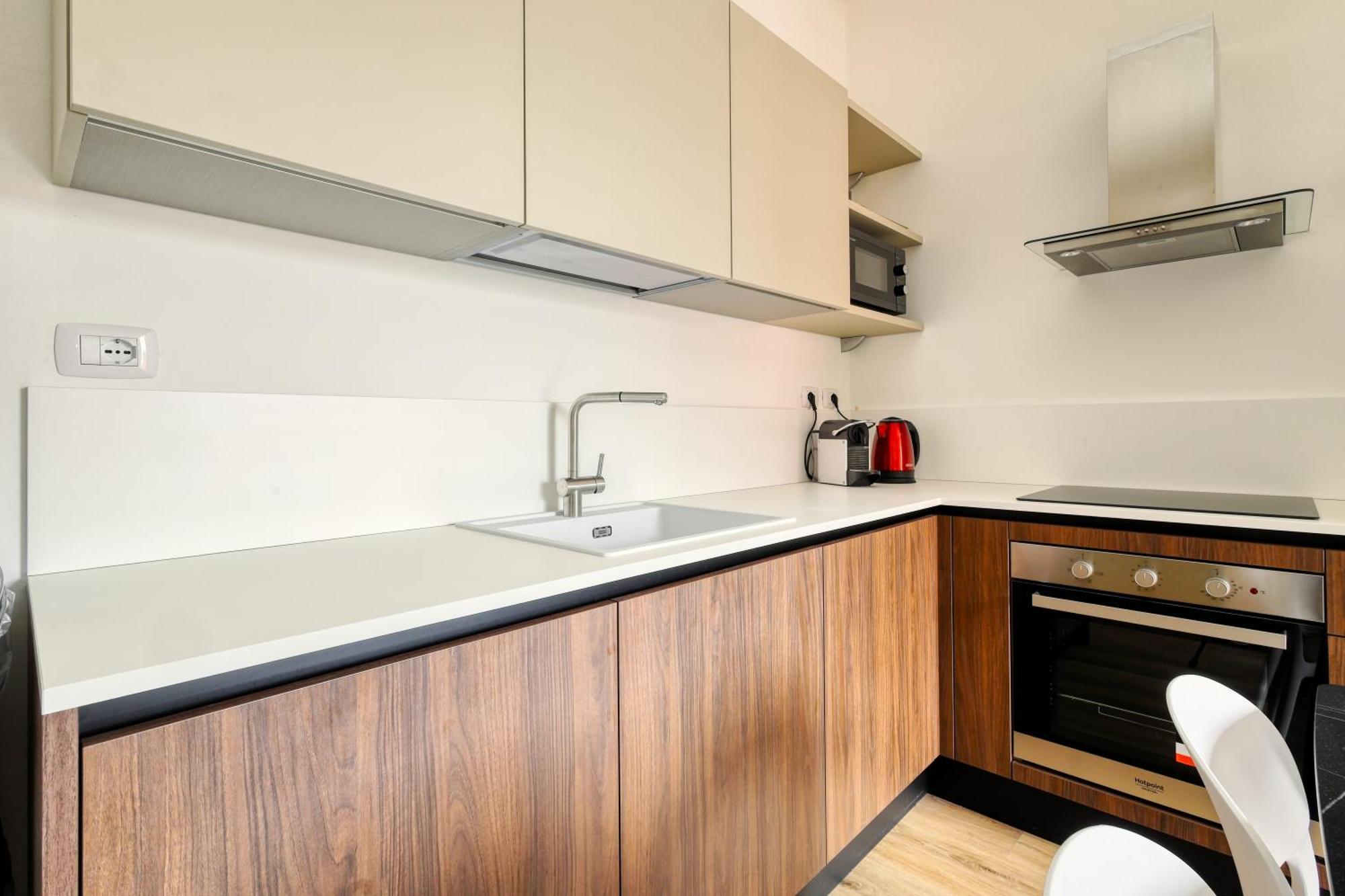 Apartment Joivy 1-bed With Balcony Near Subway Milan
