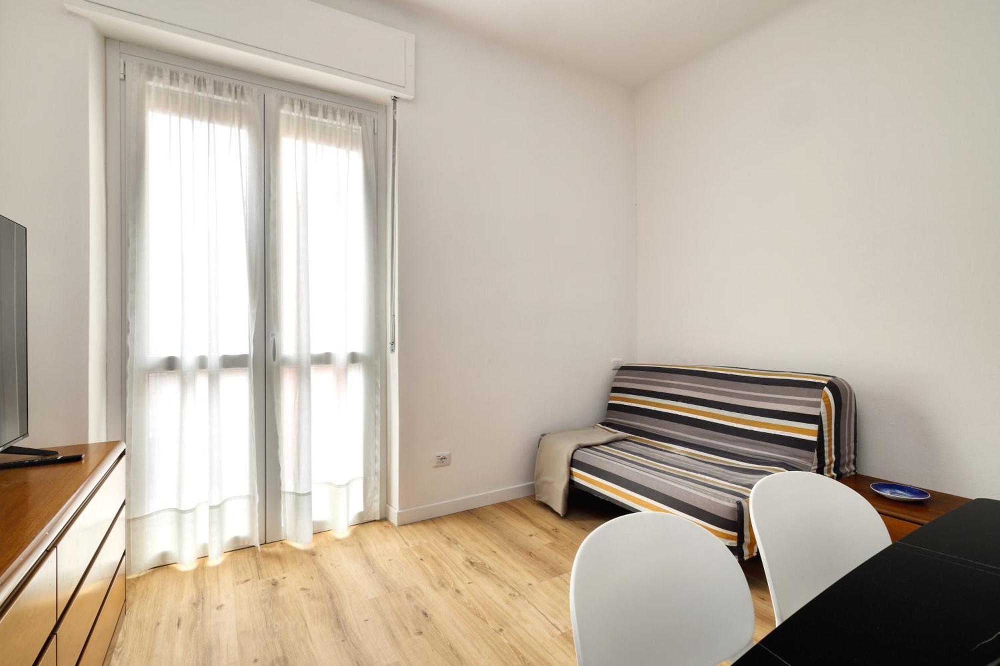 Joivy 1-bed With Balcony Near Subway Apartment Milan