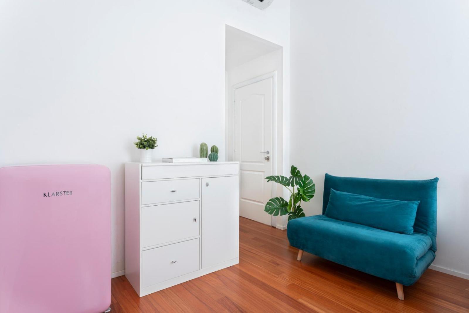New! Lovely & Friendly In Center C