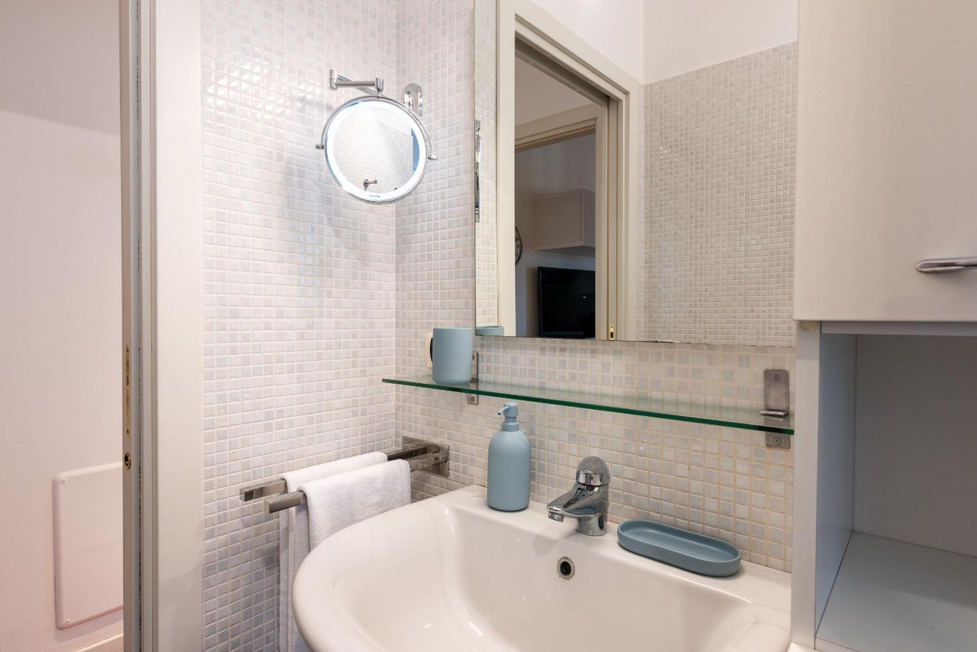 Daniele Flat - Free Wi-fi & M4 Metro Apartamento *