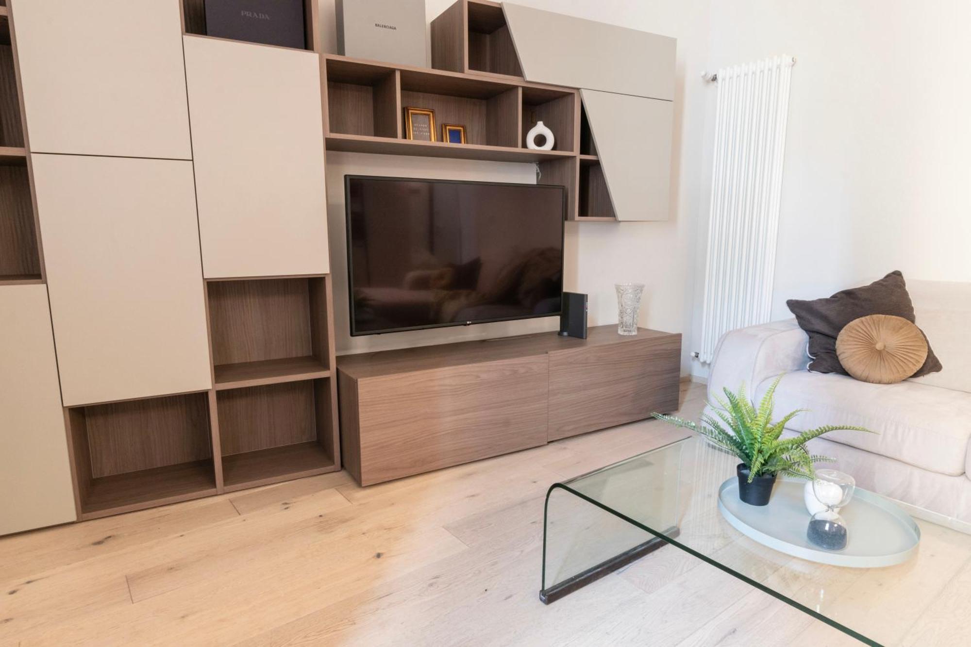Ihost - Bottego 21 Milan
