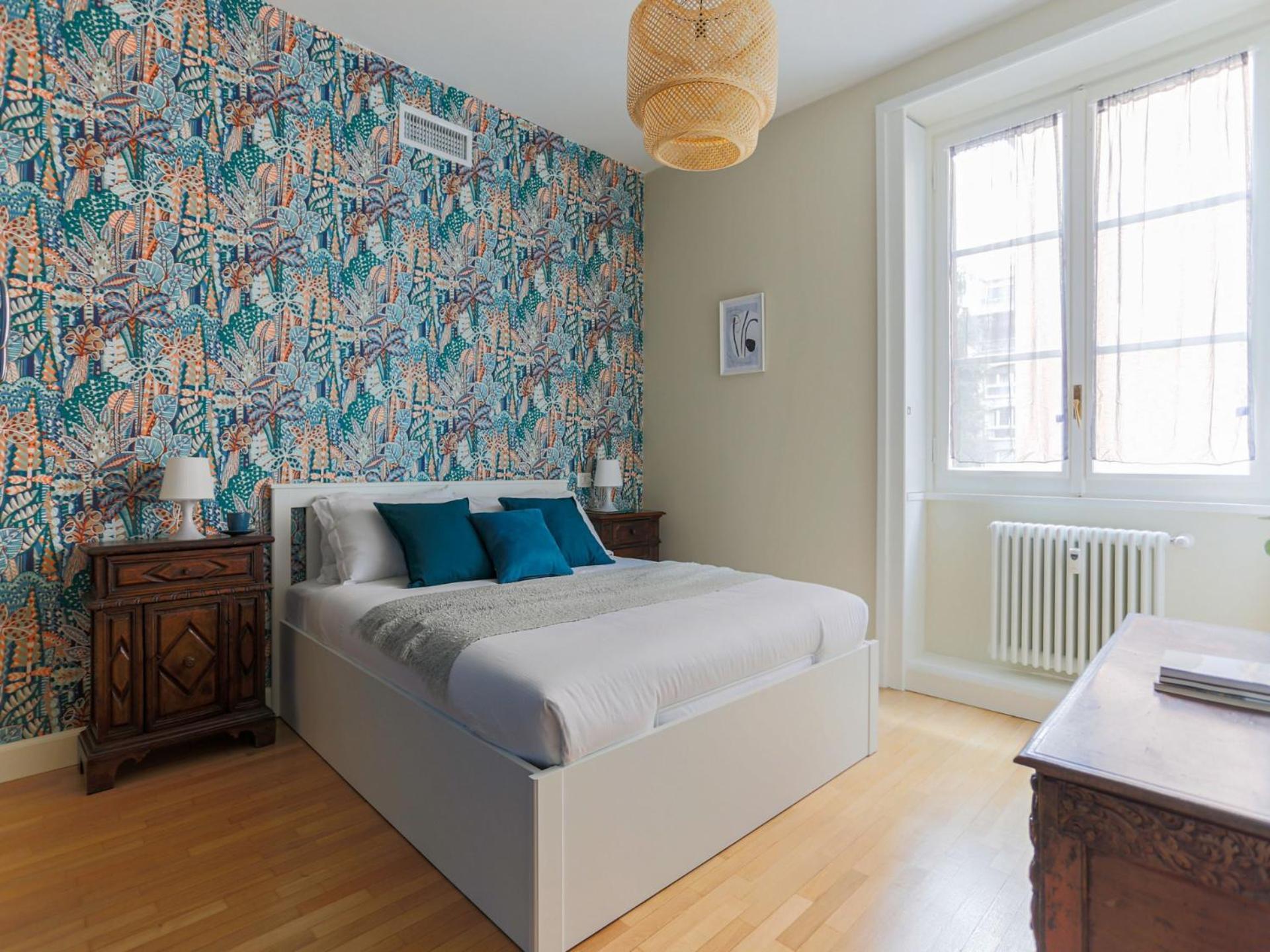The Rent - Charming In Pagano Milan
