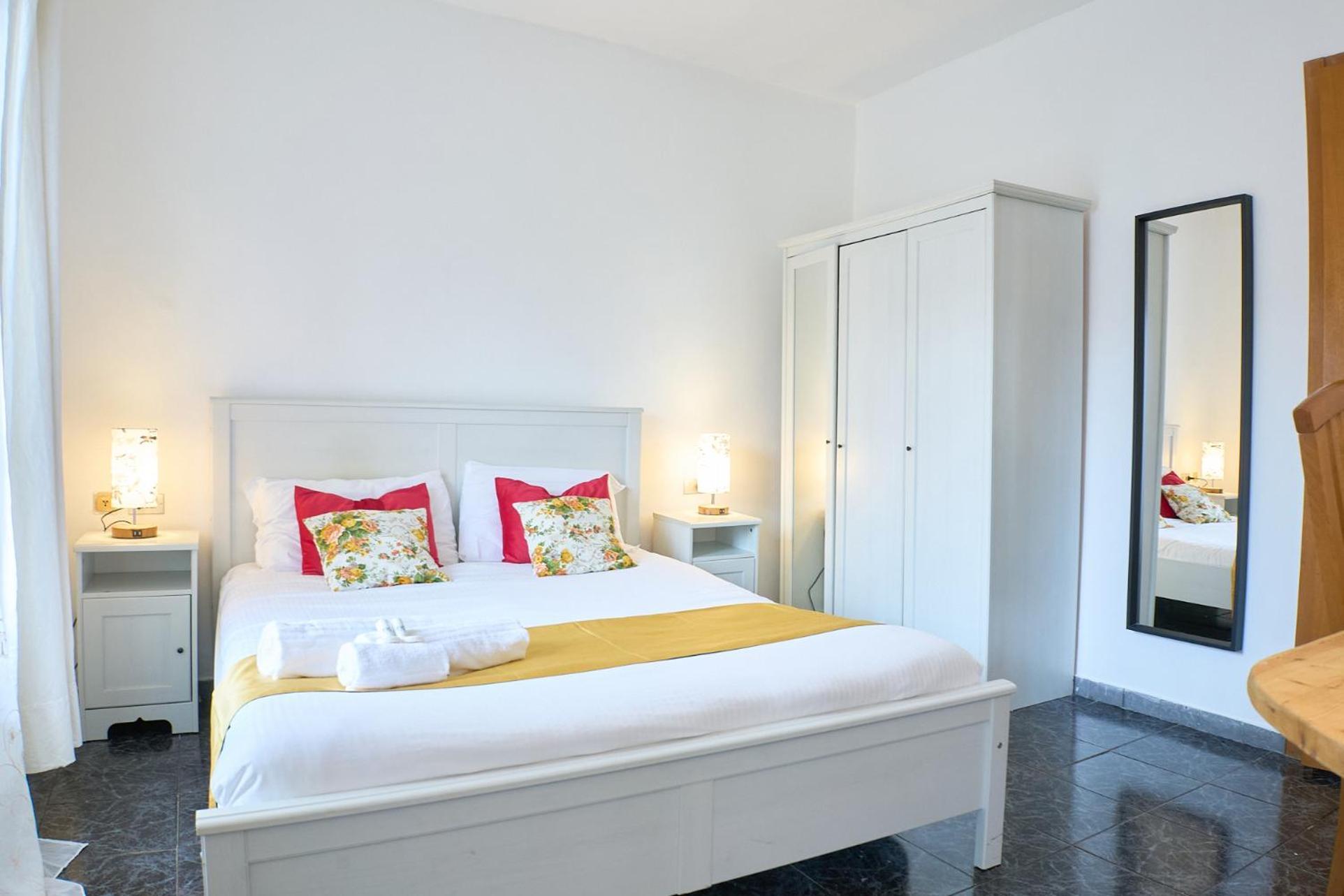 Xenia - Two-room In Navigli Area Apartment