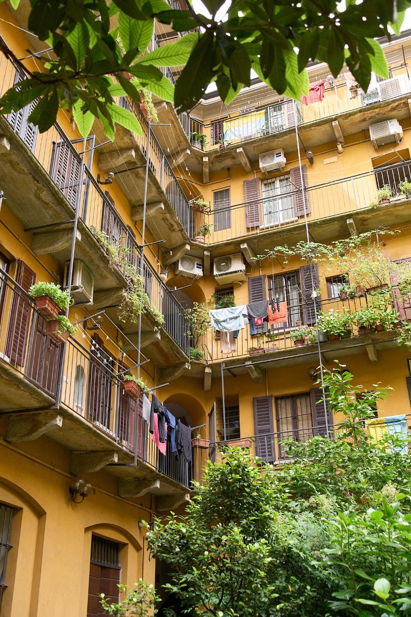 Xenia - Two-room In Navigli Area Apartment