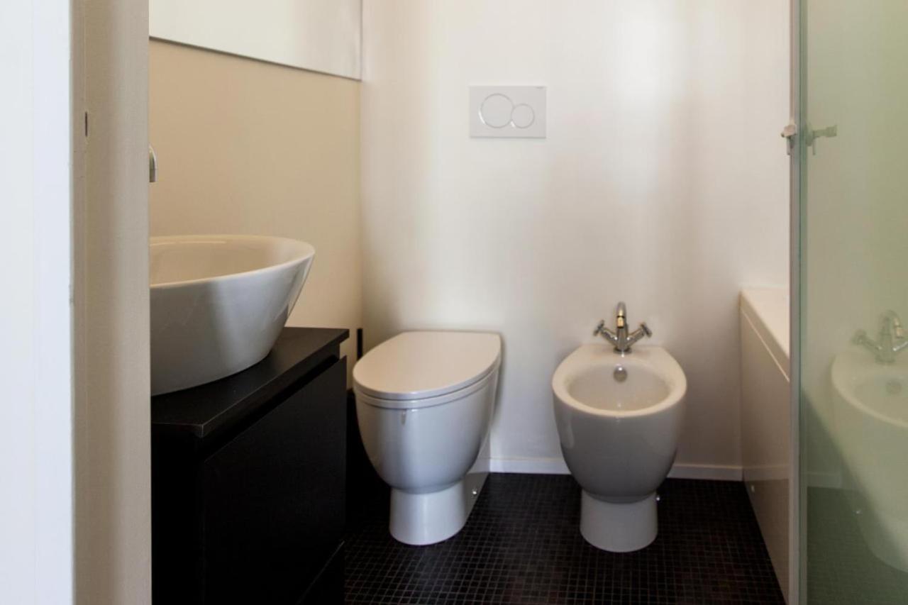 2 Bagni E - House Of Art Center Apartamento Milão