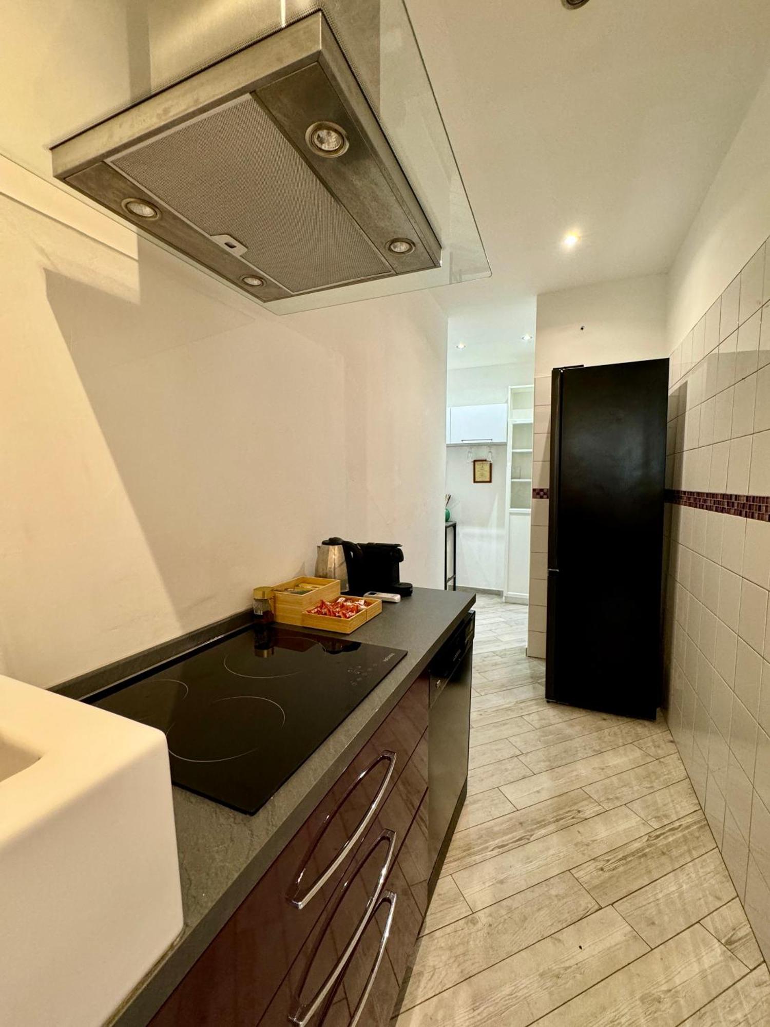 Four Bedroom In The Centre Of The *