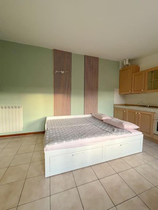 Rose Apartment *