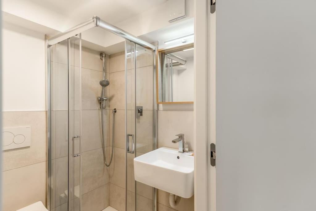 Apartment Free Parking - 1 Min Metro To Duomo - Loft Moderno *