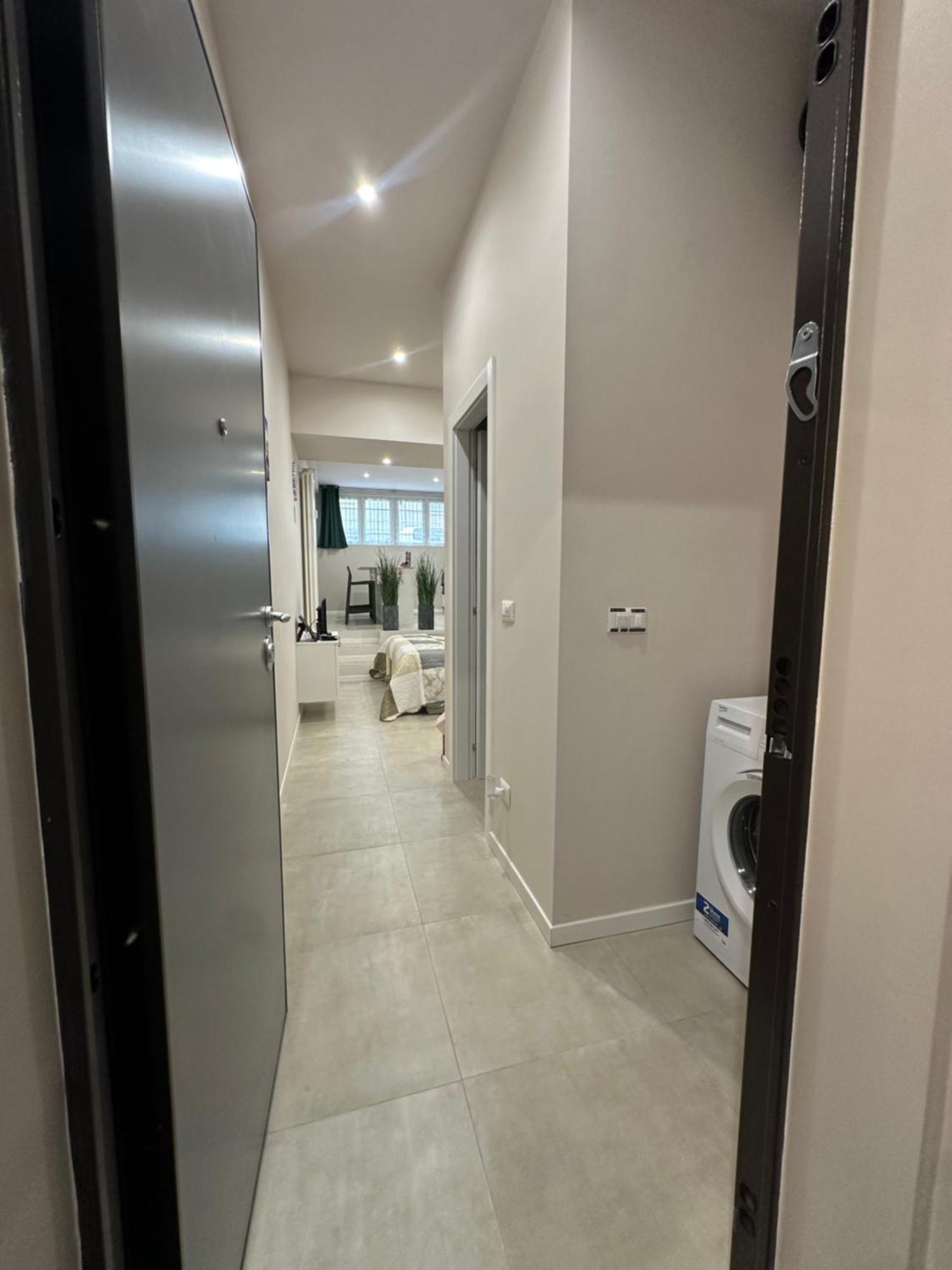 Apartment Monolocale Piazza Gambara M1 *