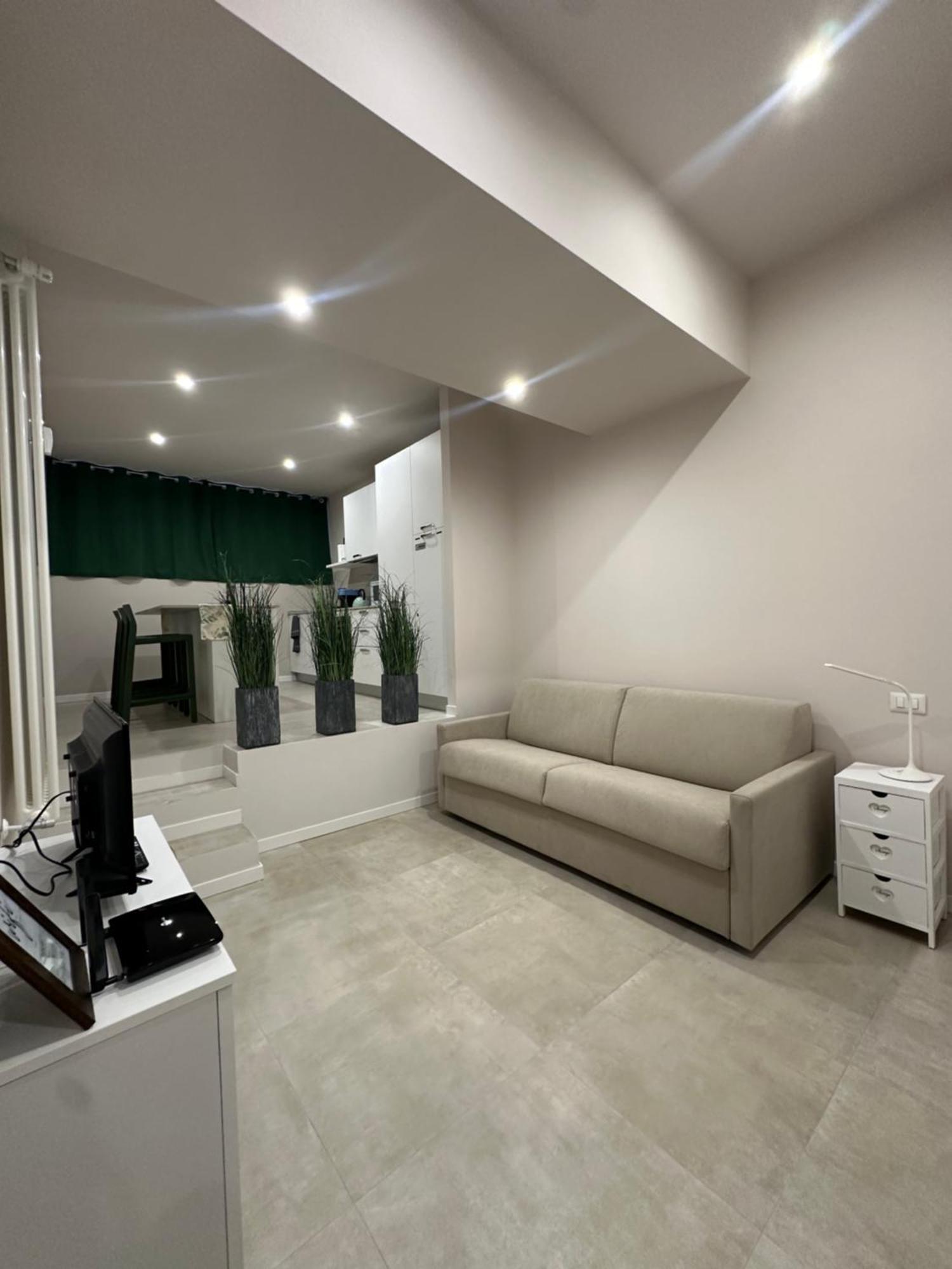 Monolocale Piazza Gambara M1 * Milan