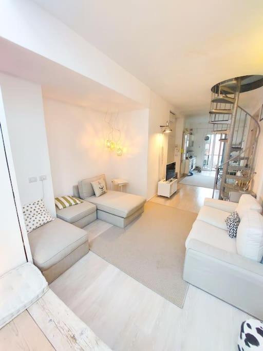 Appartamento Design&terrazzo A 5 Min Dal Centro - Laura's House *