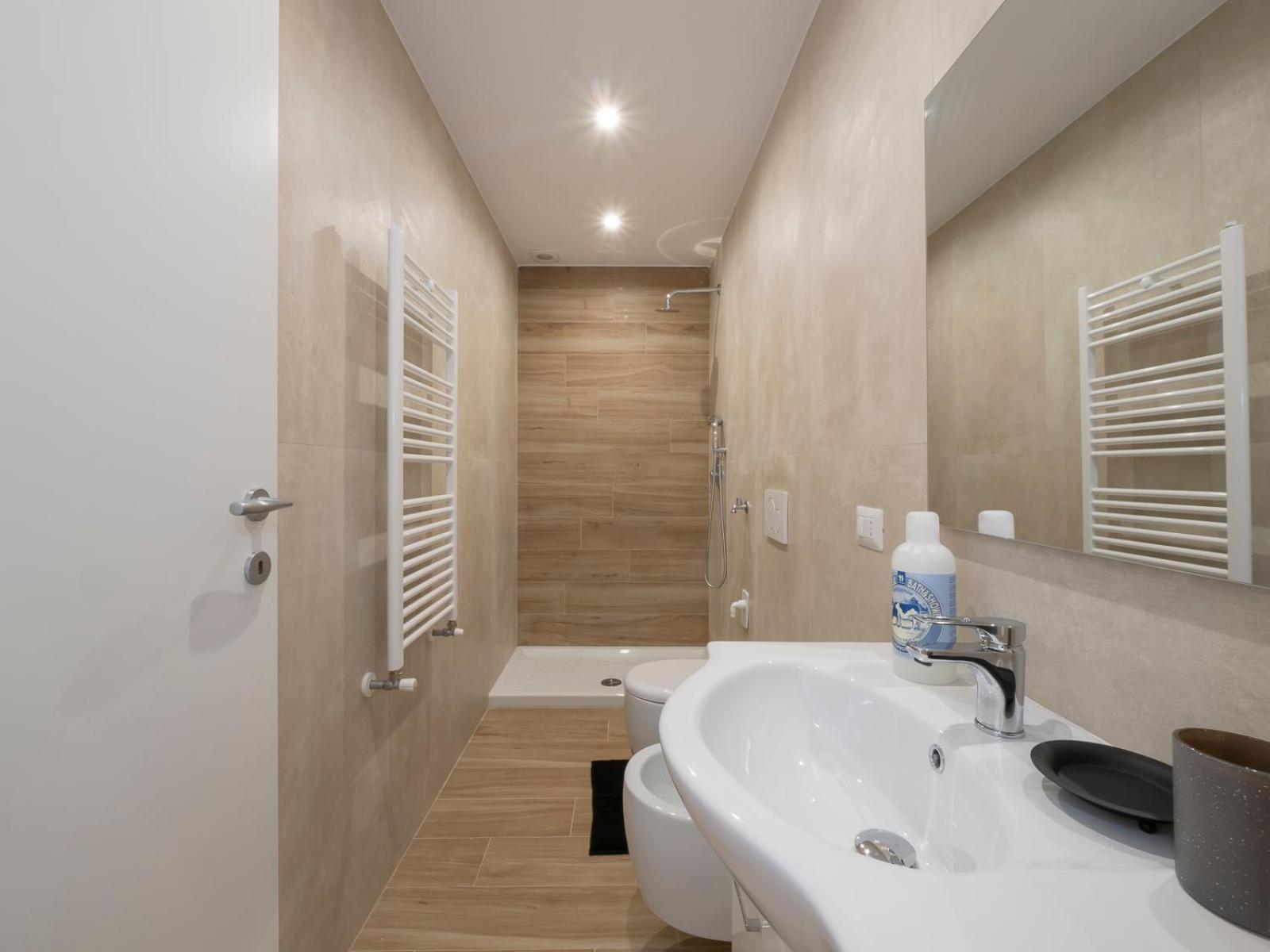 Xenia - Renovated Flat In Navigli Area Apartment