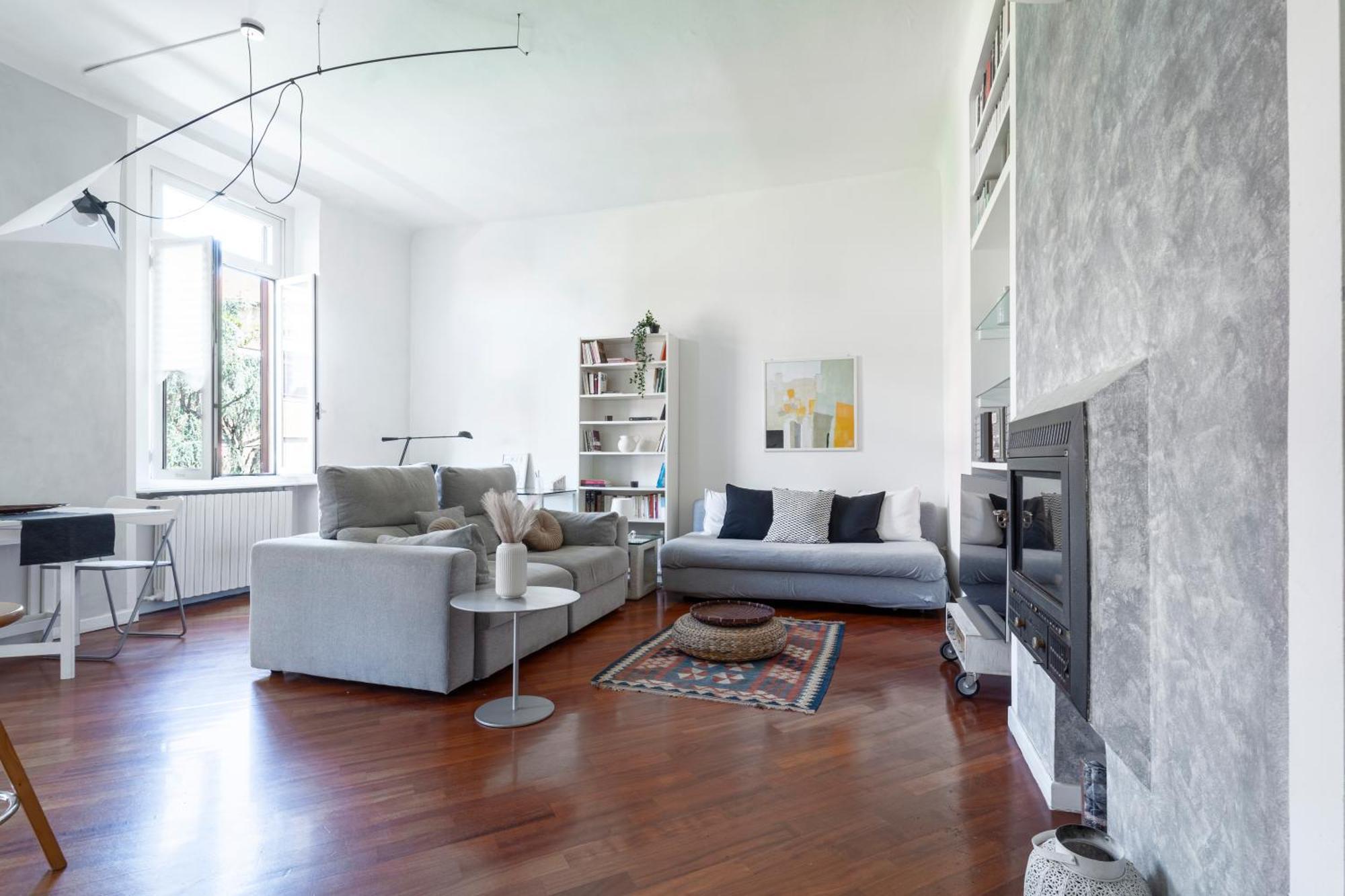 Roomy Flat With Garage - Porta Romana Appartamento *
