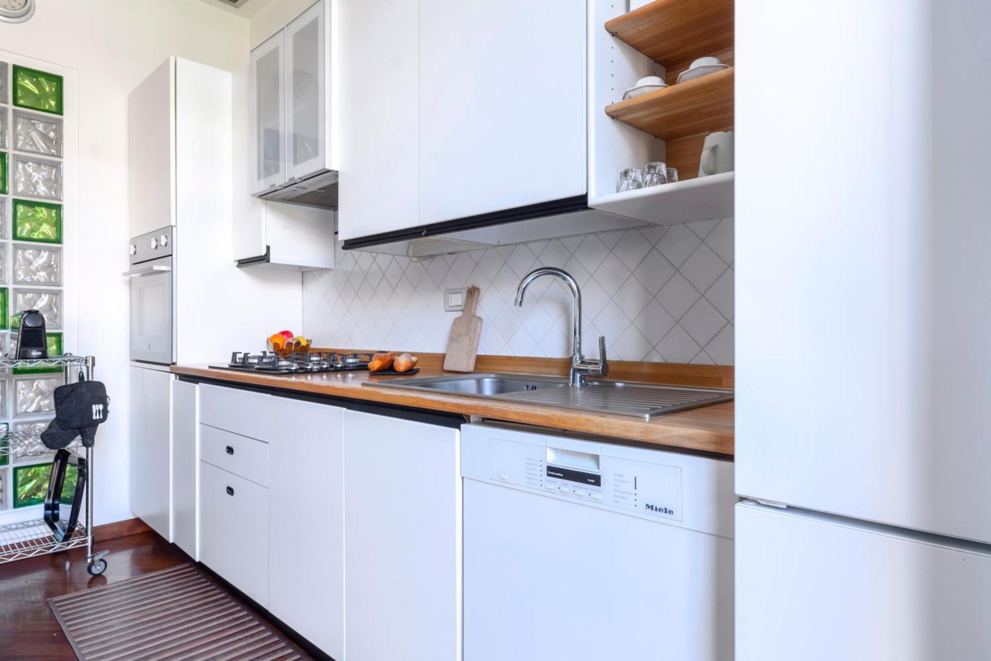 Roomy Flat With Garage - Porta Romana Appartamento *