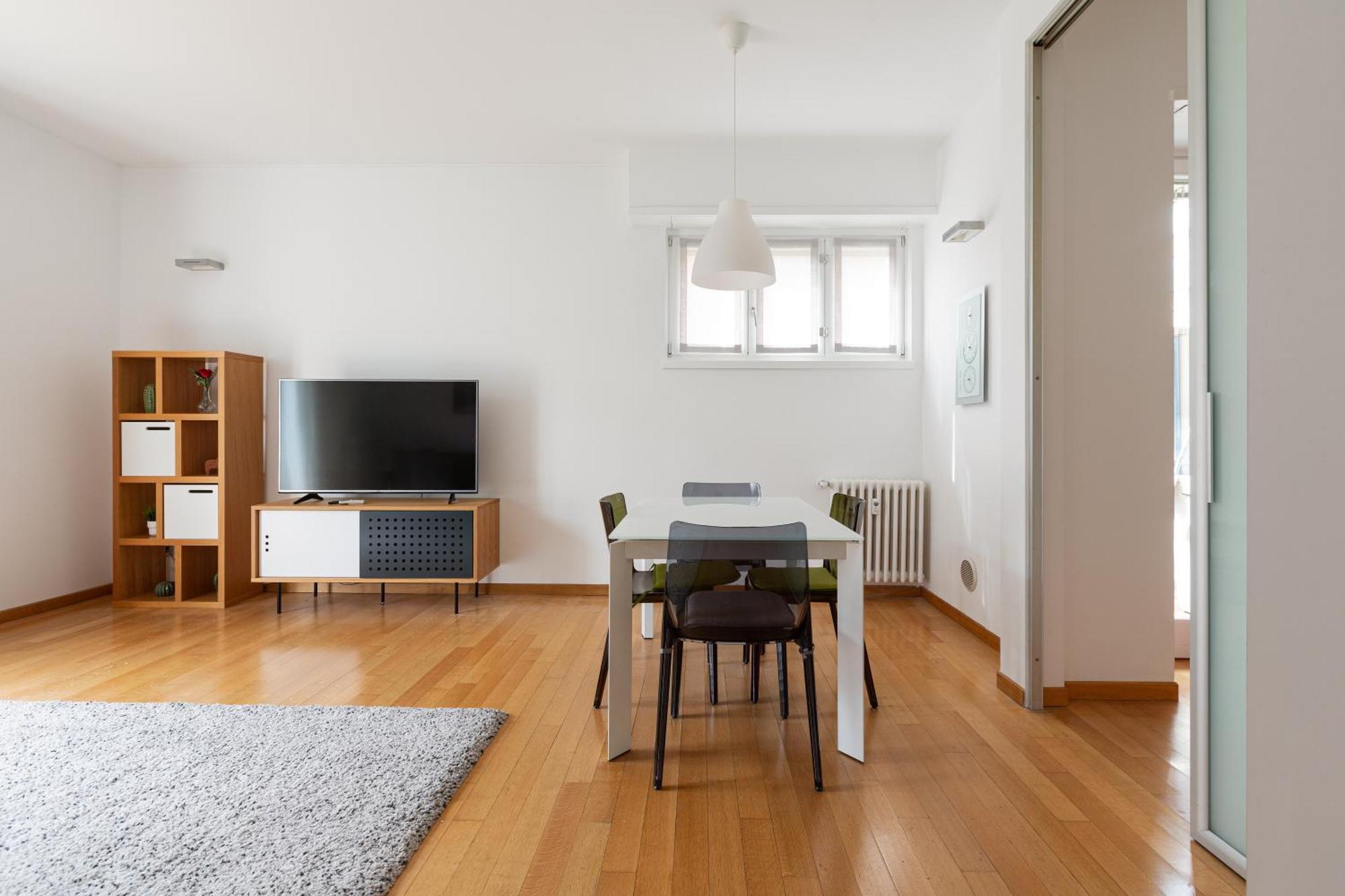 Washington District Cozy With Balcony * Milão