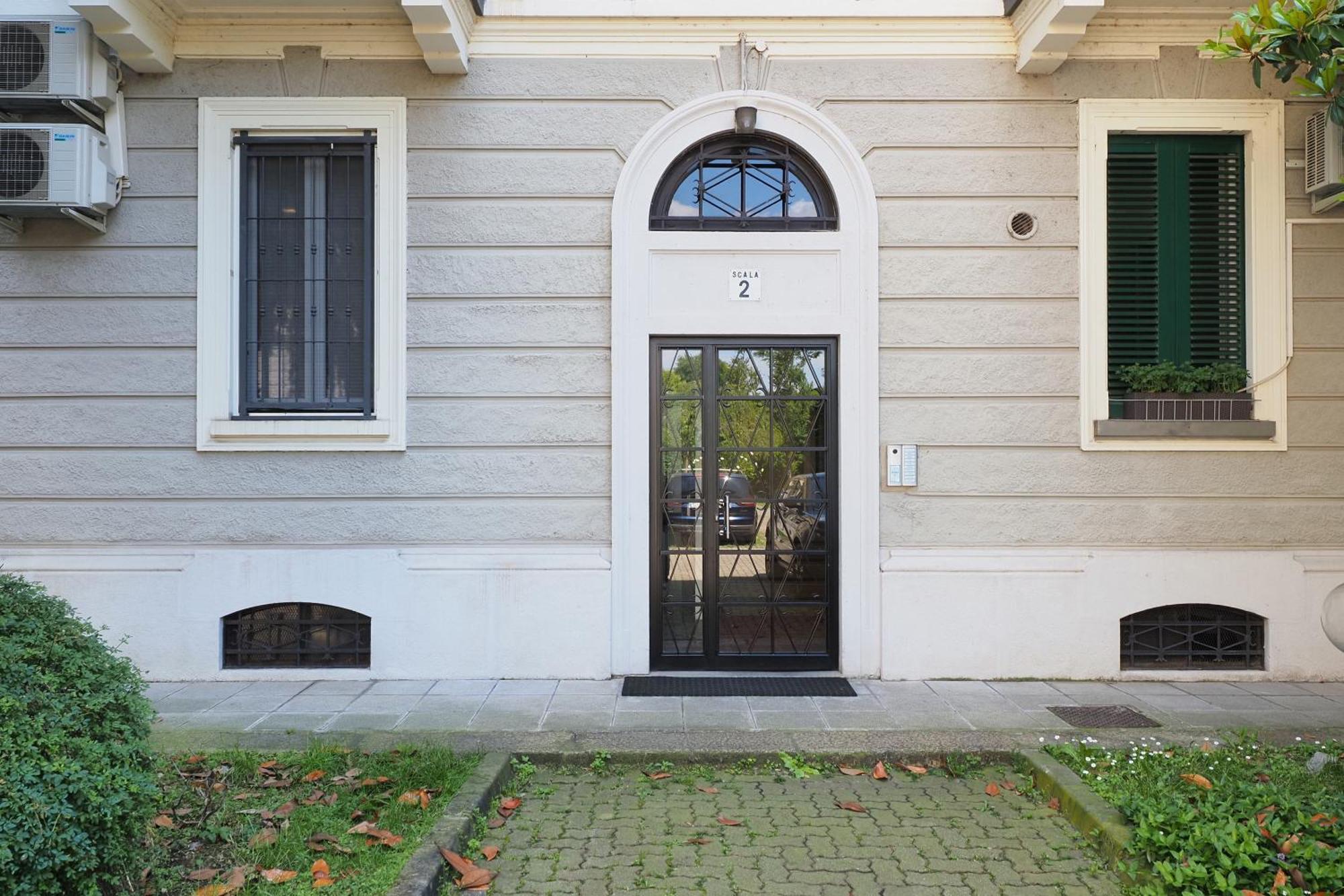 Forlanini Con Free Parking Linate Airport Milan