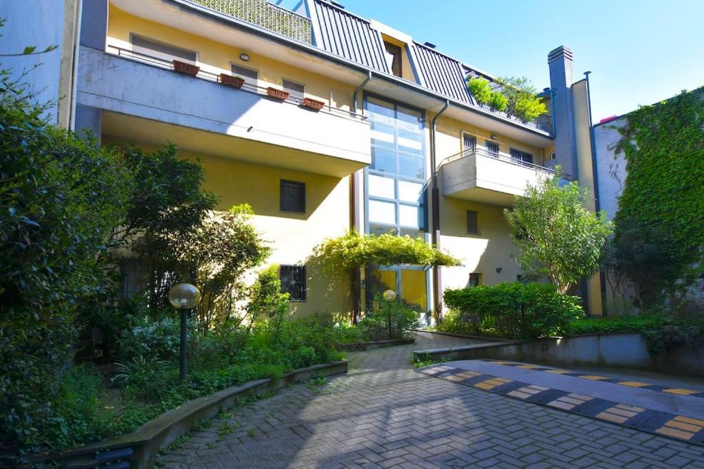 Apartment Bocconi Fond Prada Ieo Spettacolare Attico Con Terrazzo