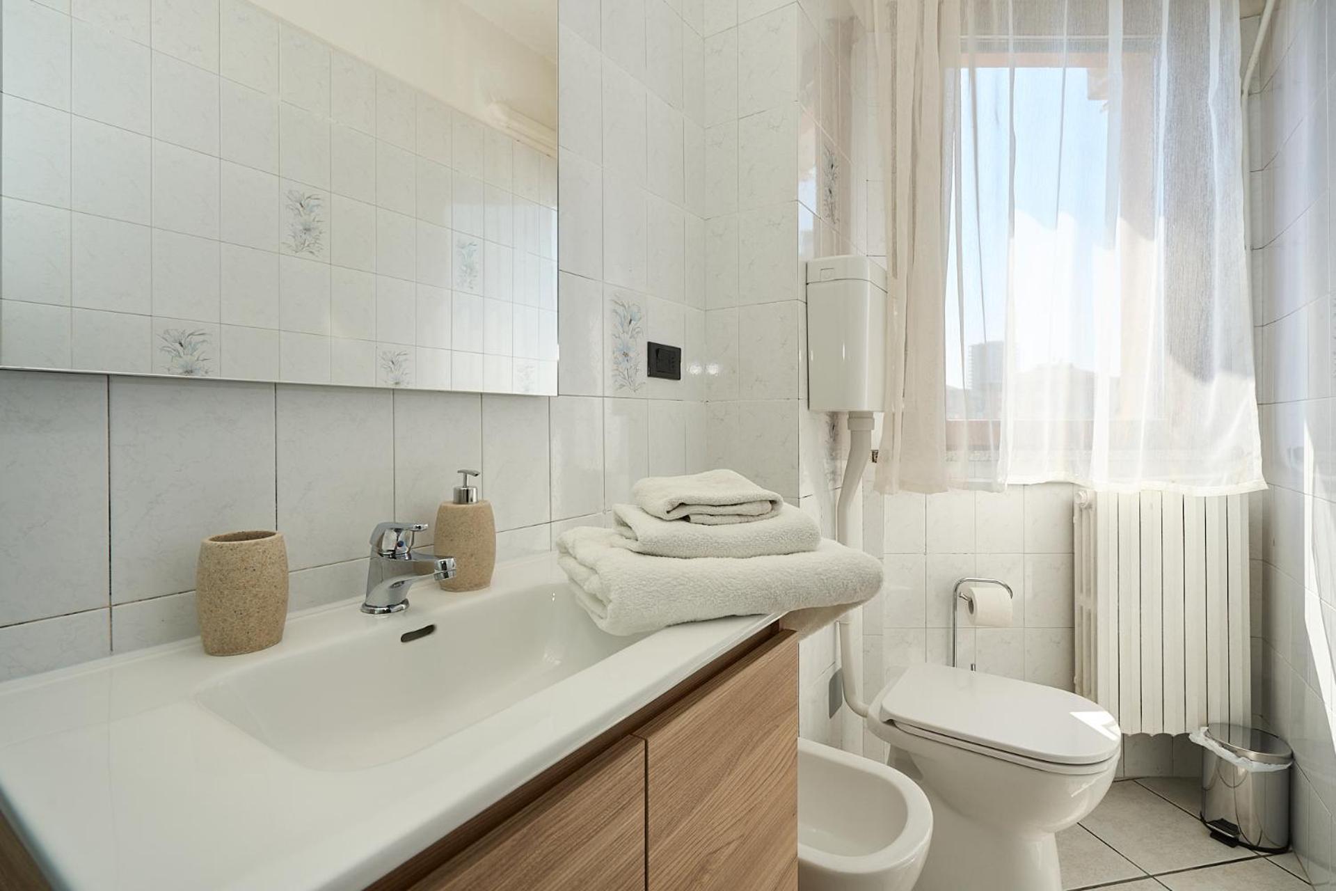 Apartment -luminosa 5 Stars With Balcony- Wifi Netflix 15 Minutes From Duomo Milan