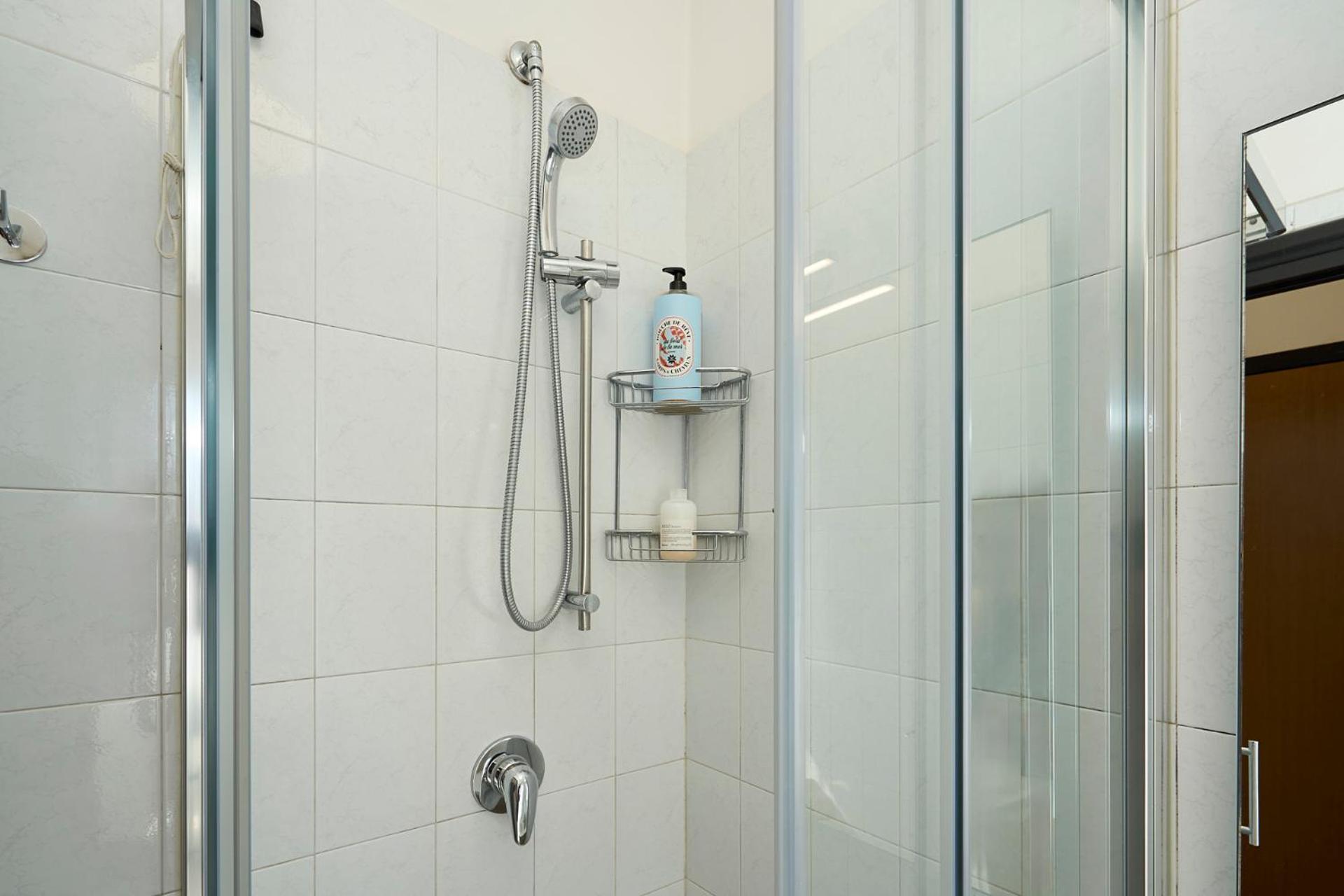 Apartment -luminosa 5 Stars With Balcony- Wifi Netflix 15 Minutes From Duomo