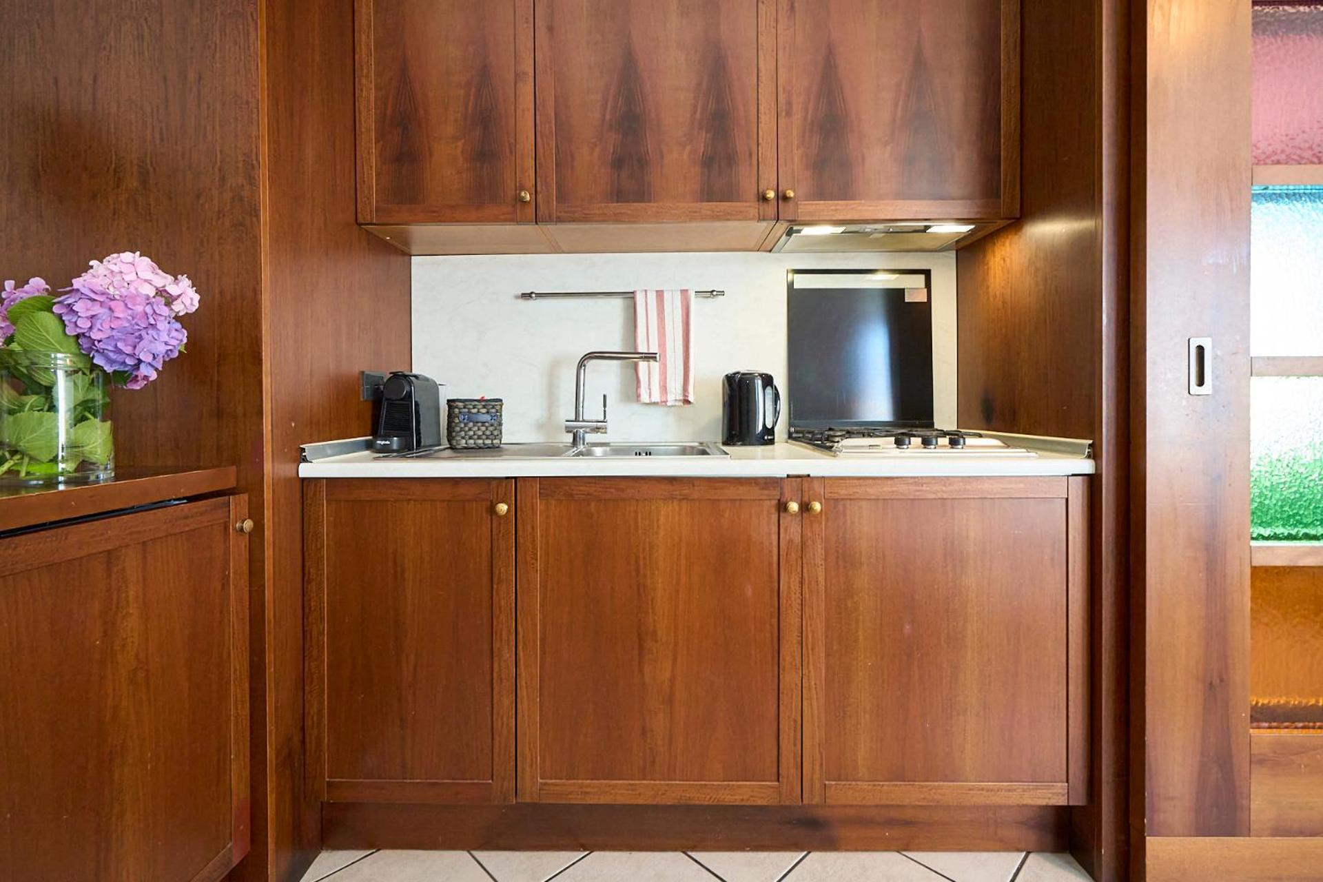 -luminosa 5 Stars With Balcony- Wifi Netflix 15 Minutes From Duomo Milan