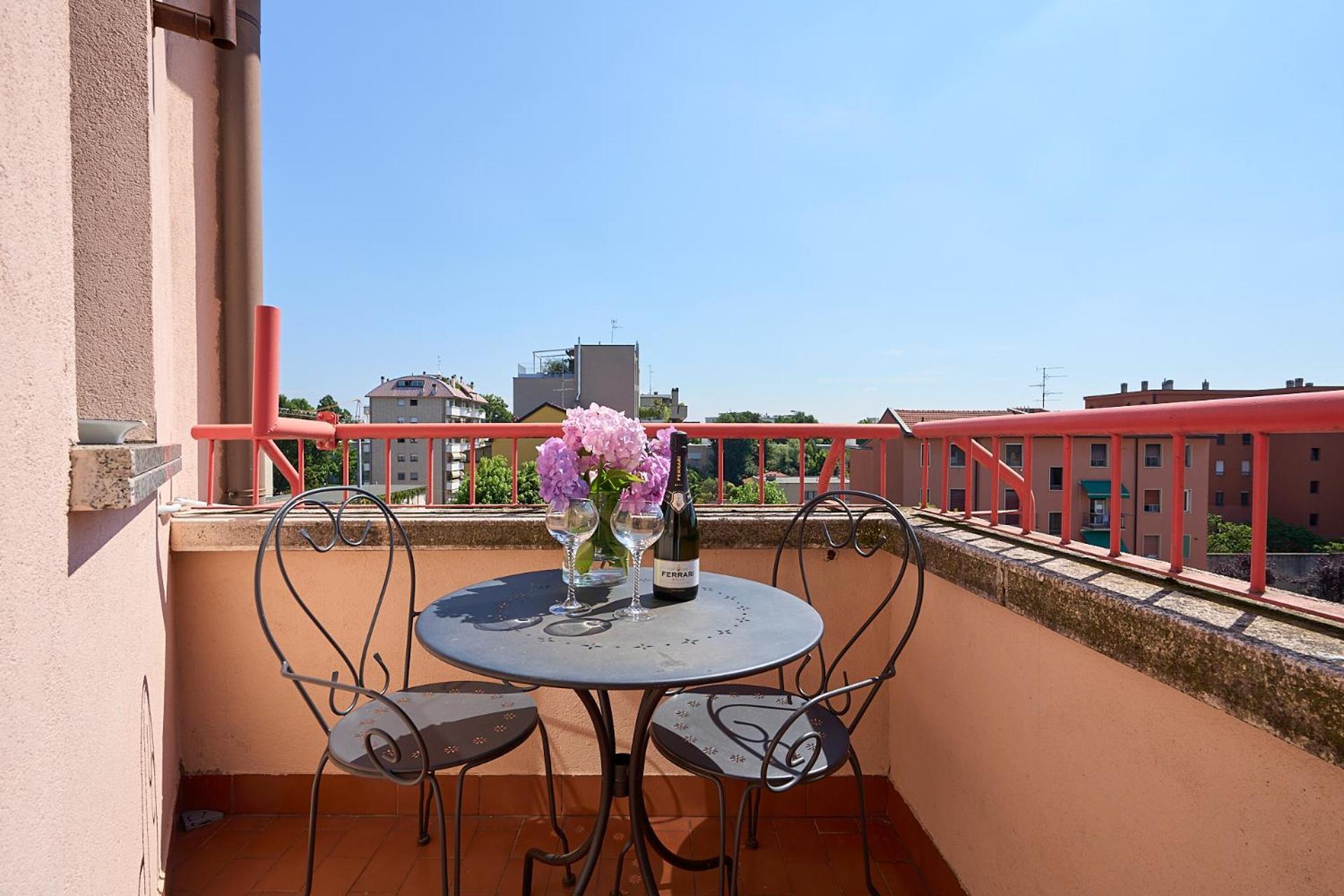 Apartment -luminosa 5 Stars With Balcony- Wifi Netflix 15 Minutes From Duomo *