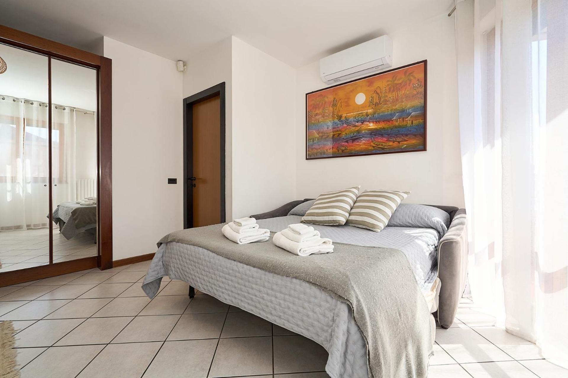 -luminosa 5 Stars With Balcony- Wifi Netflix 15 Minutes From Duomo Milan