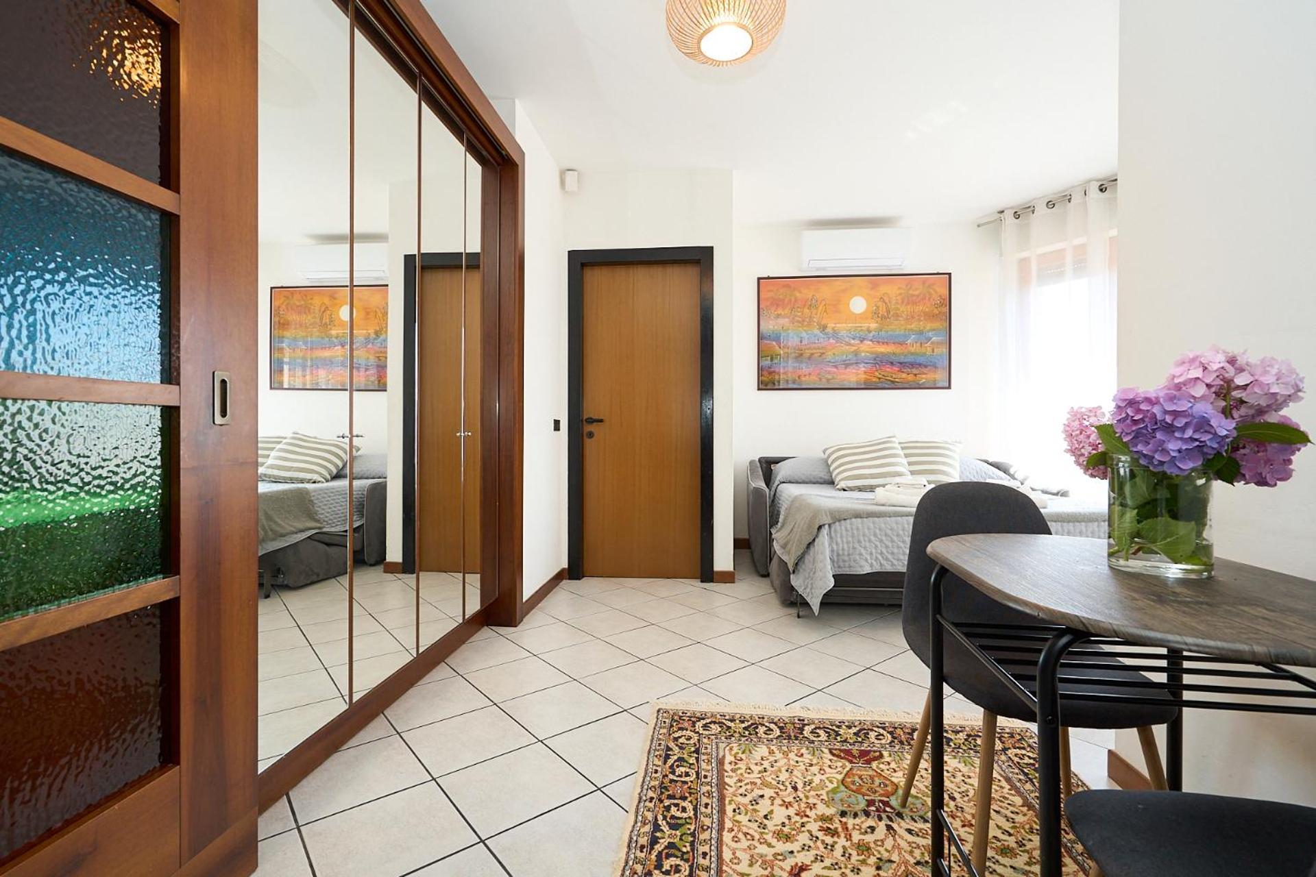 Apartment -luminosa 5 Stars With Balcony- Wifi Netflix 15 Minutes From Duomo