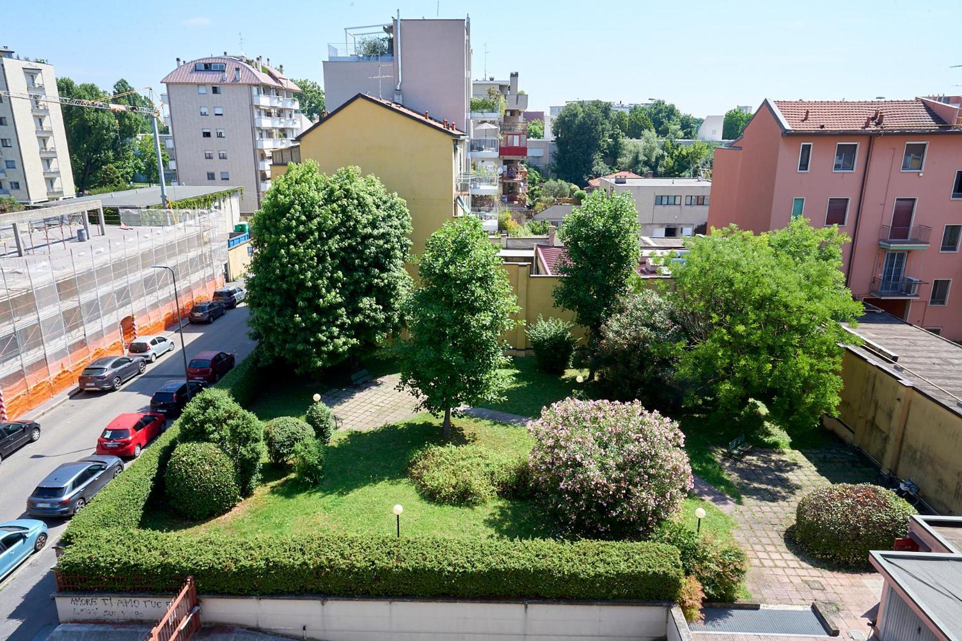 Apartment -luminosa 5 Stars With Balcony- Wifi Netflix 15 Minutes From Duomo Milan