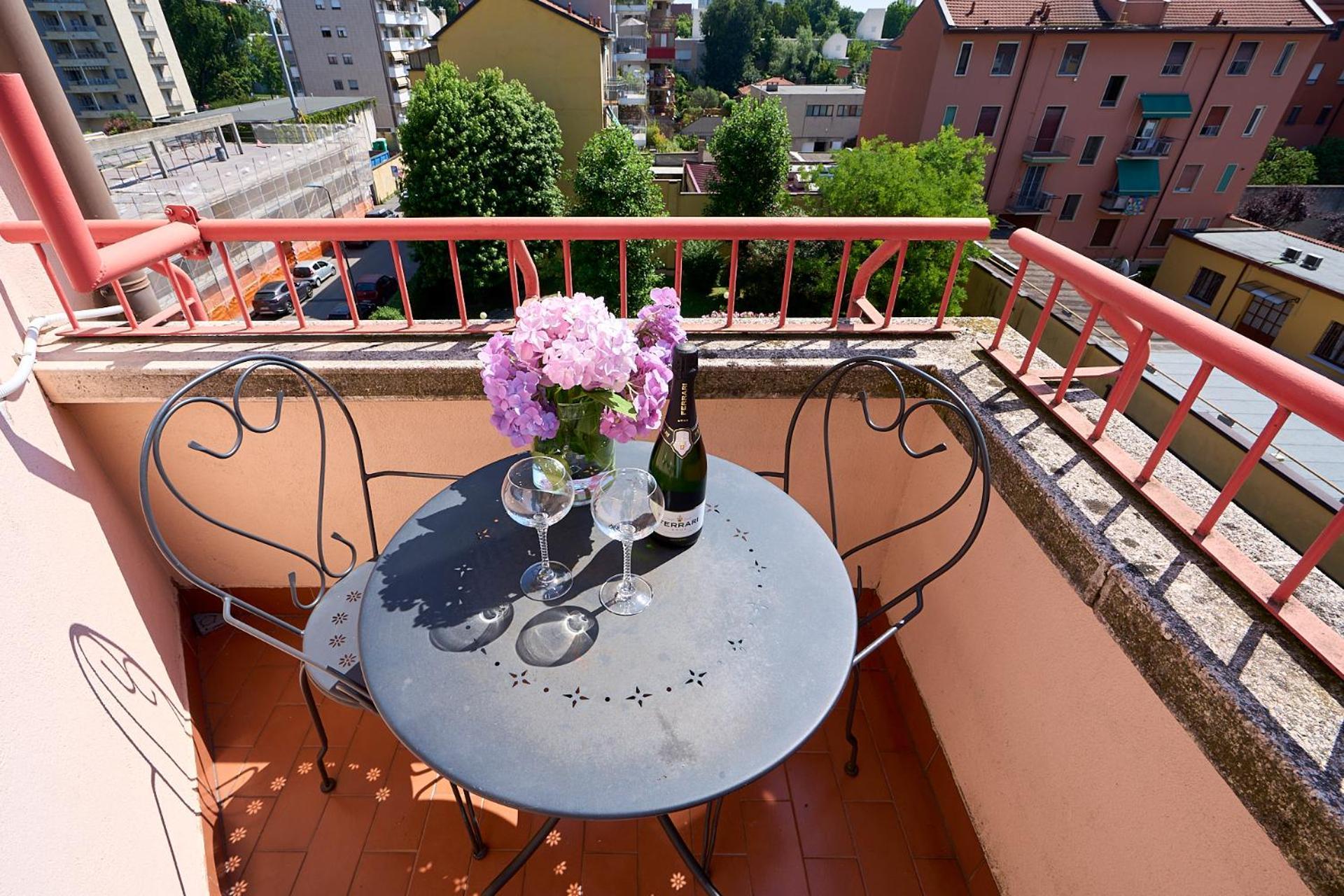 -luminosa 5 Stars With Balcony- Wifi Netflix 15 Minutes From Duomo Apartment Milan