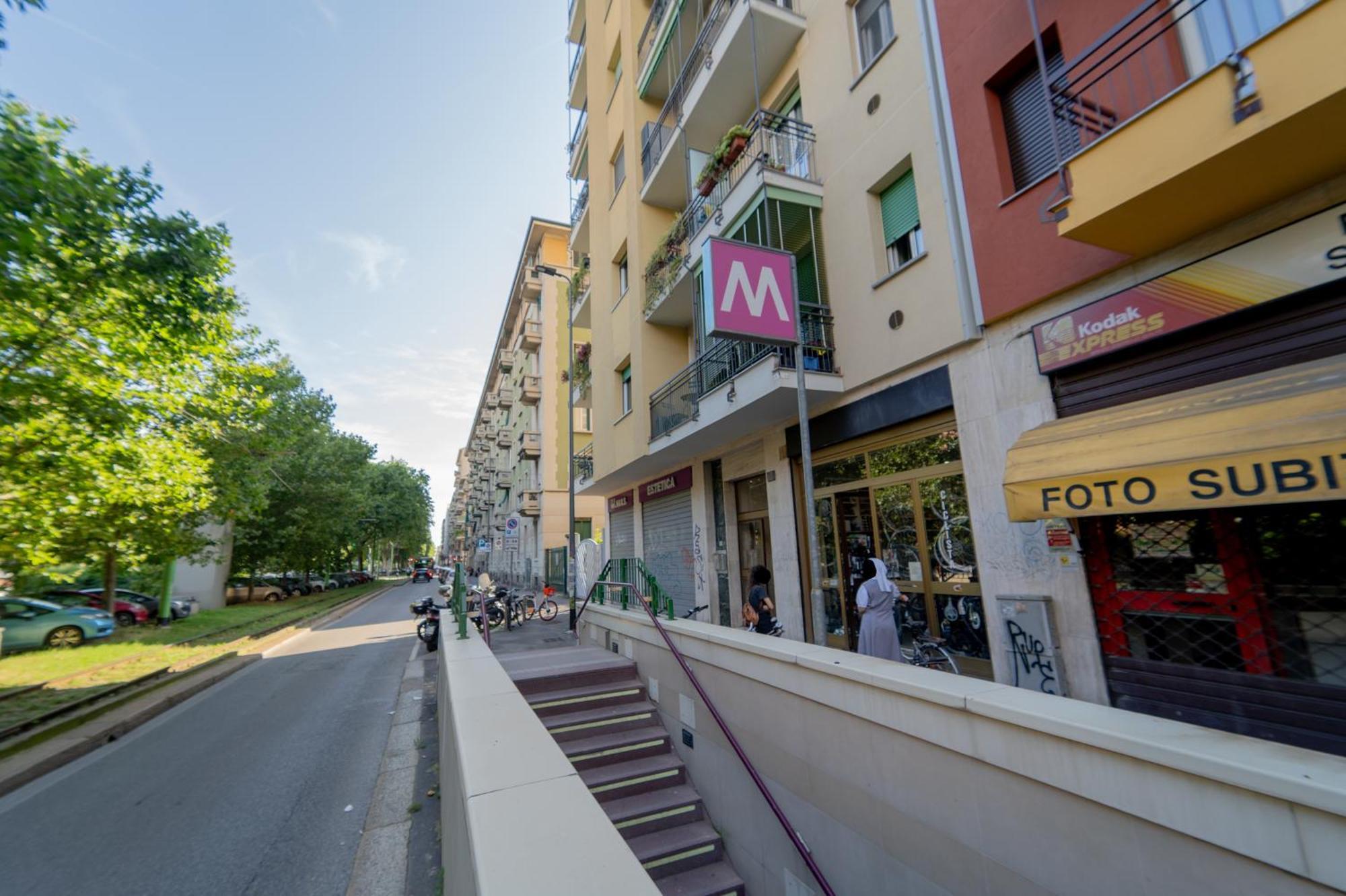 Apartment Near Metro-m5 Milan