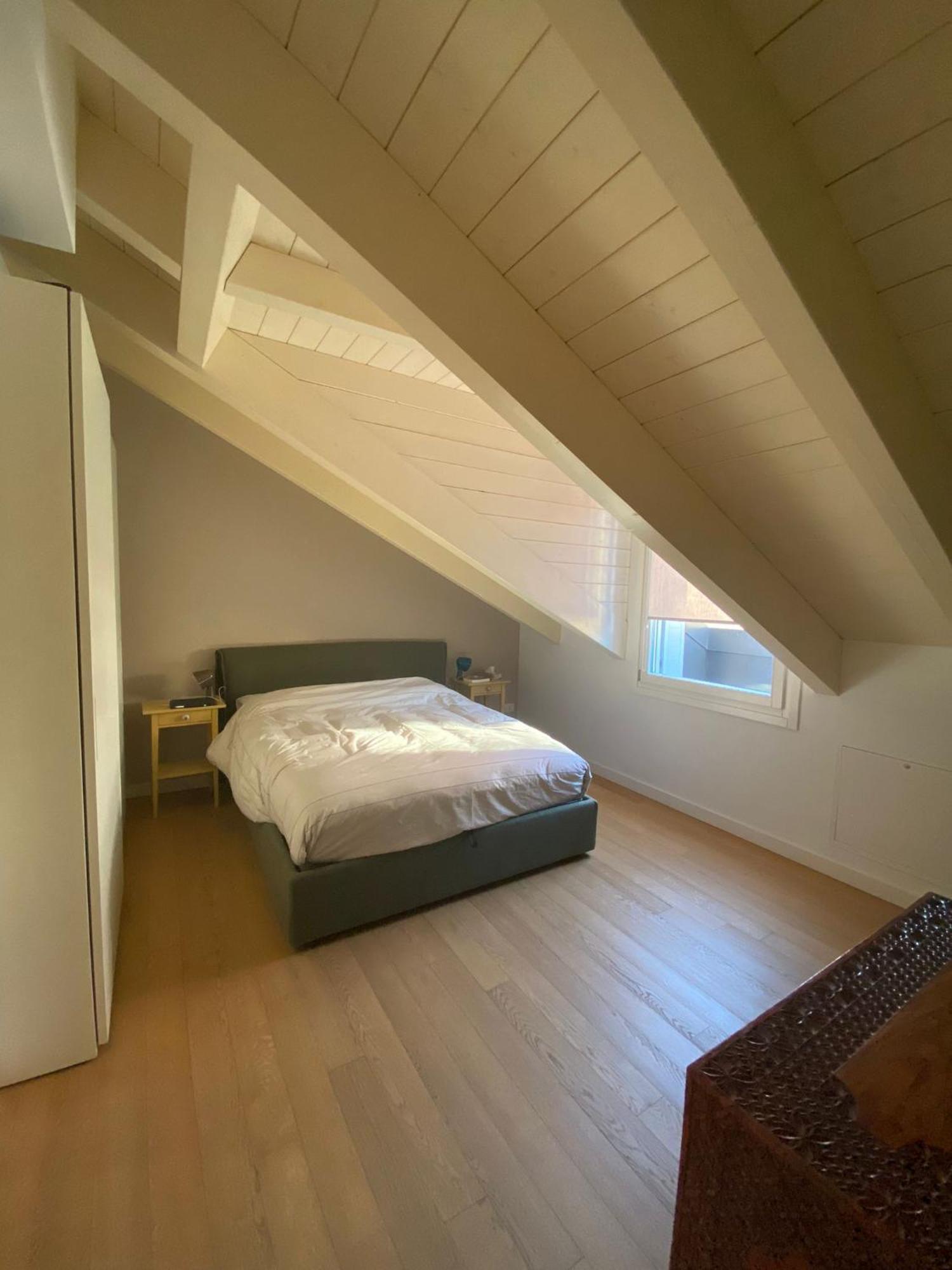 Attico Con Terrazzo Vicino Al Centro E Metro Apartamento *