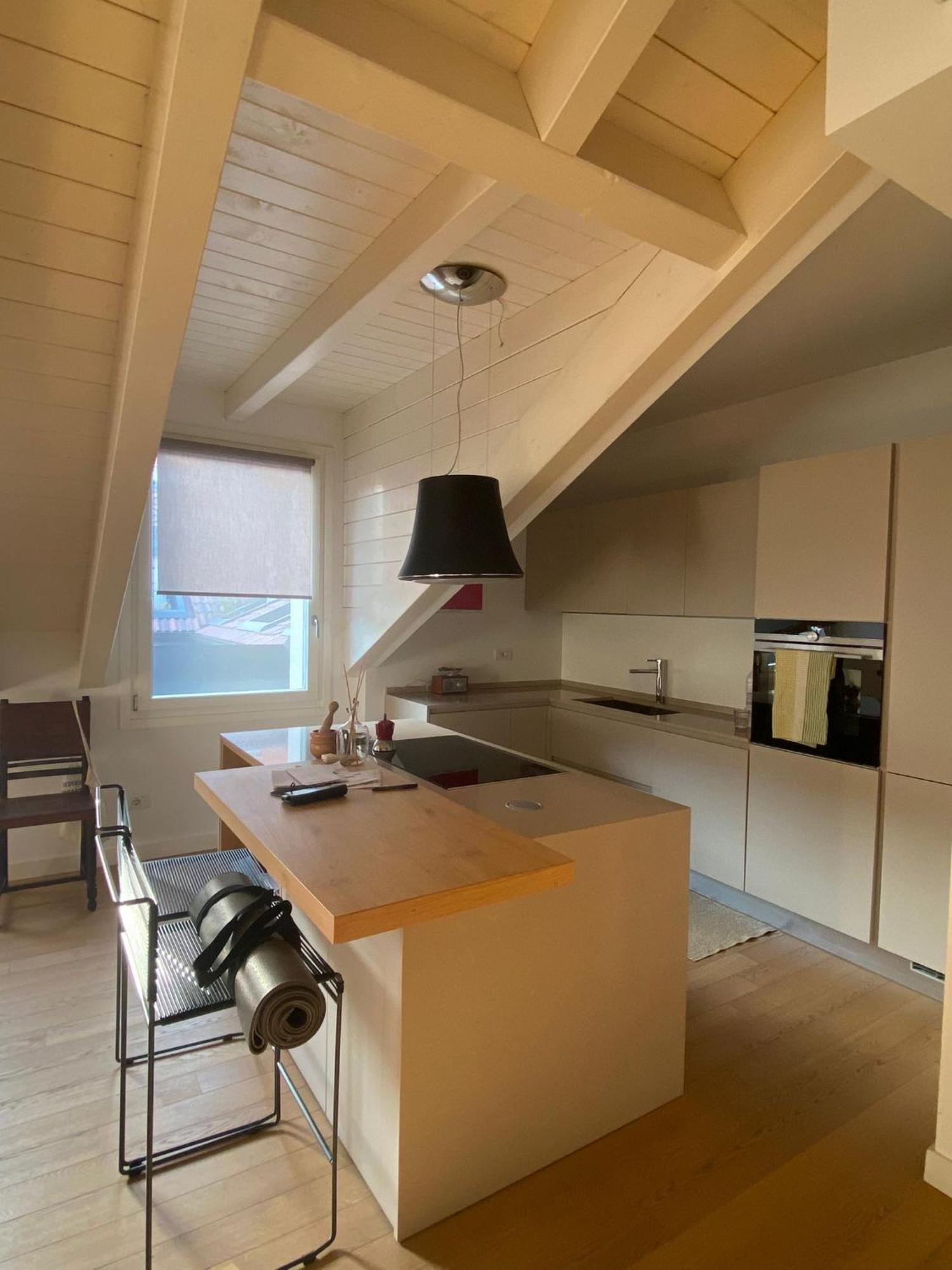 Attico Con Terrazzo Vicino Al Centro E Metro Apartamento *