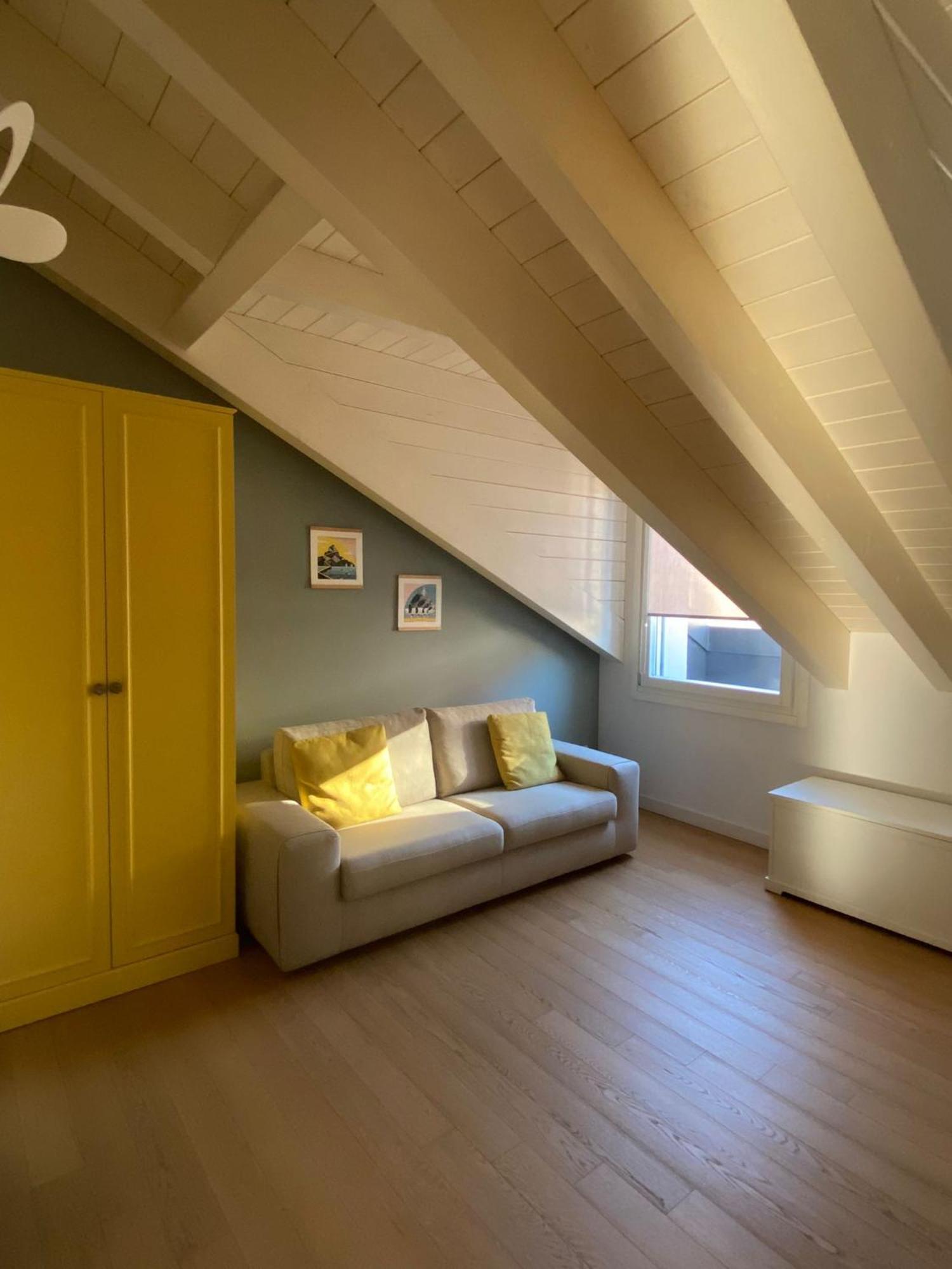 Apartamento Attico Con Terrazzo Vicino Al Centro E Metro *
