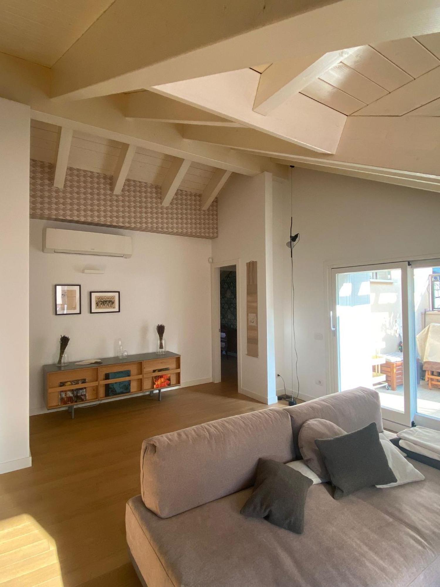 Apartamento Attico Con Terrazzo Vicino Al Centro E Metro *
