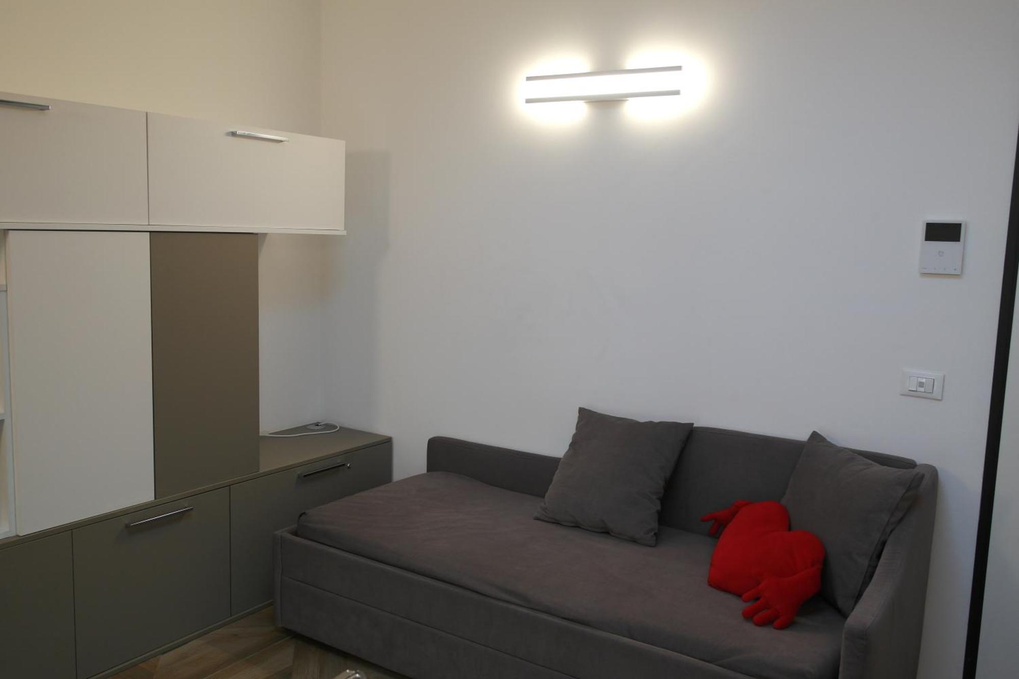 Luminoso Bilocale Zona Tibaldi Bocconi Apartamento