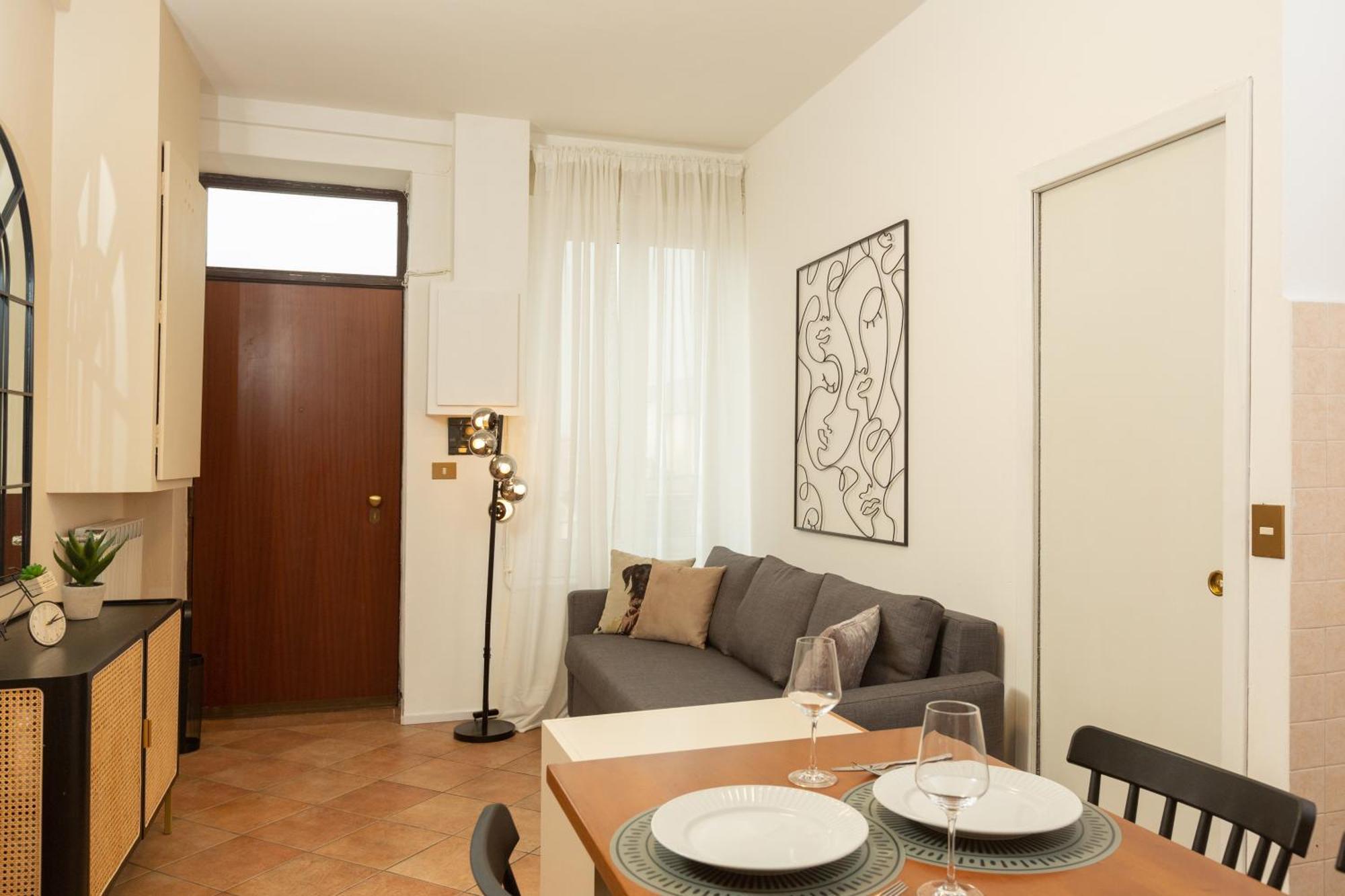Flower Exclusive - M3 - Isola District Apartment *