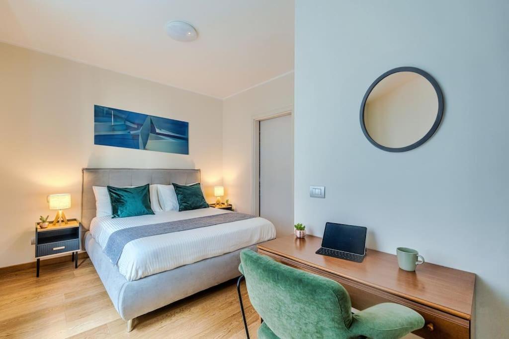 Duomo 15 Min Walk - Luxury Flat, Netflix And Wi-fi Apartment Milan