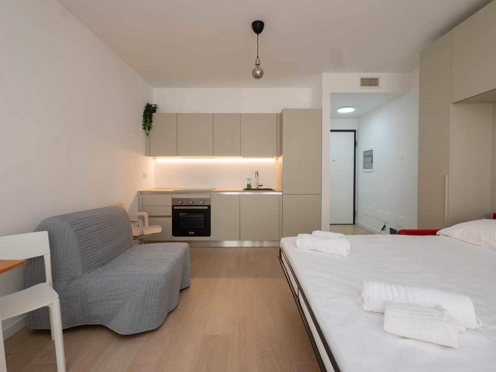 I Host - Binda 18 * Milan