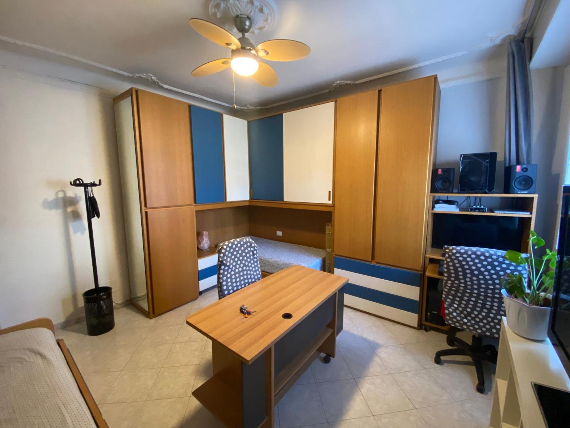 Renovated With Two Single Beds Apartment Milan