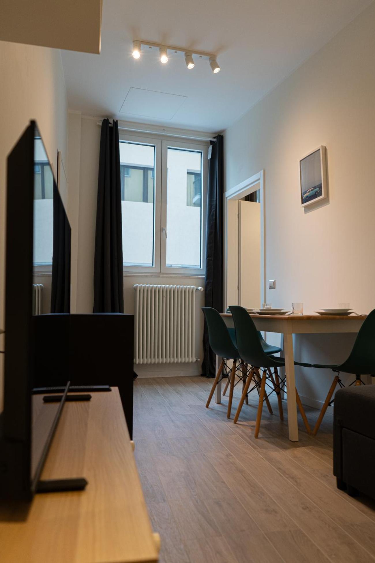 Rifugio Milanese Con Parcheggio Privato, Ambiente Tranquillo E Convenienza Apartamento Milão