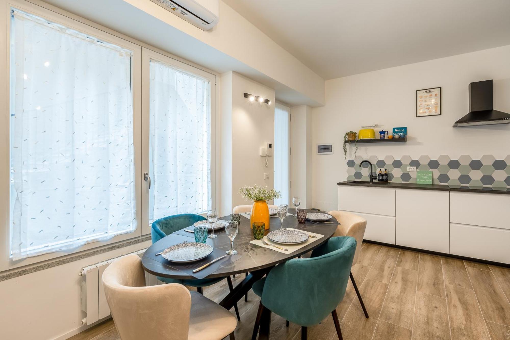 2 Bedroom Gem Next To Central Station With Ac Apartment Milan